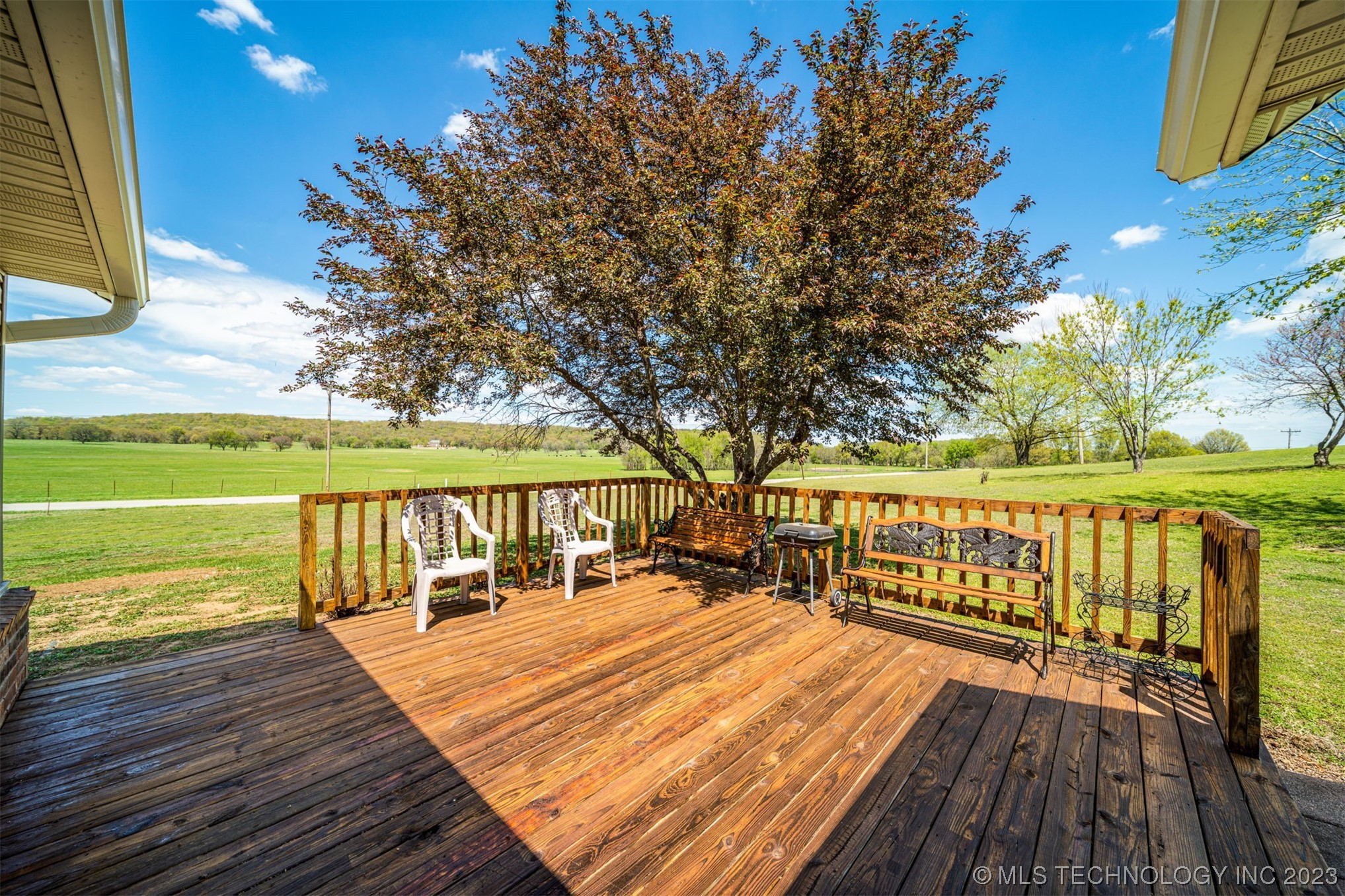 25027 Singletree Lane W