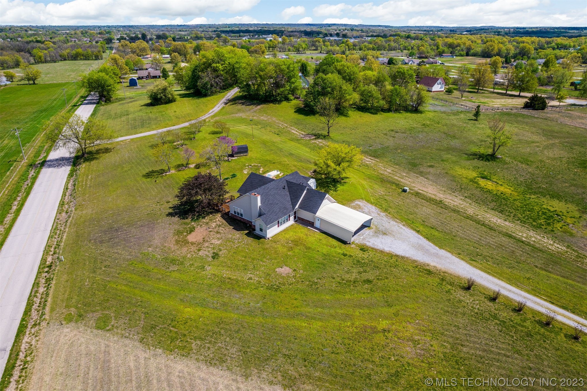 25027 Singletree Lane W