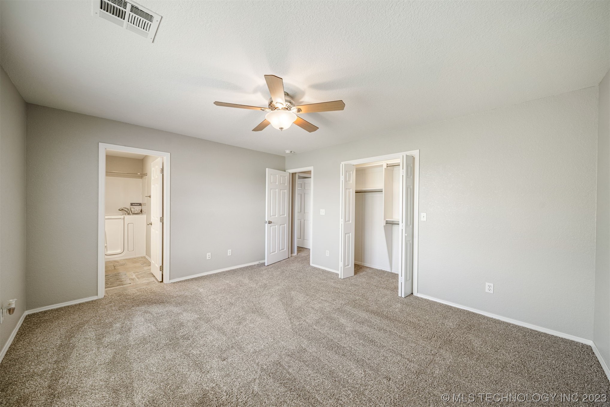 25027 Singletree Lane W