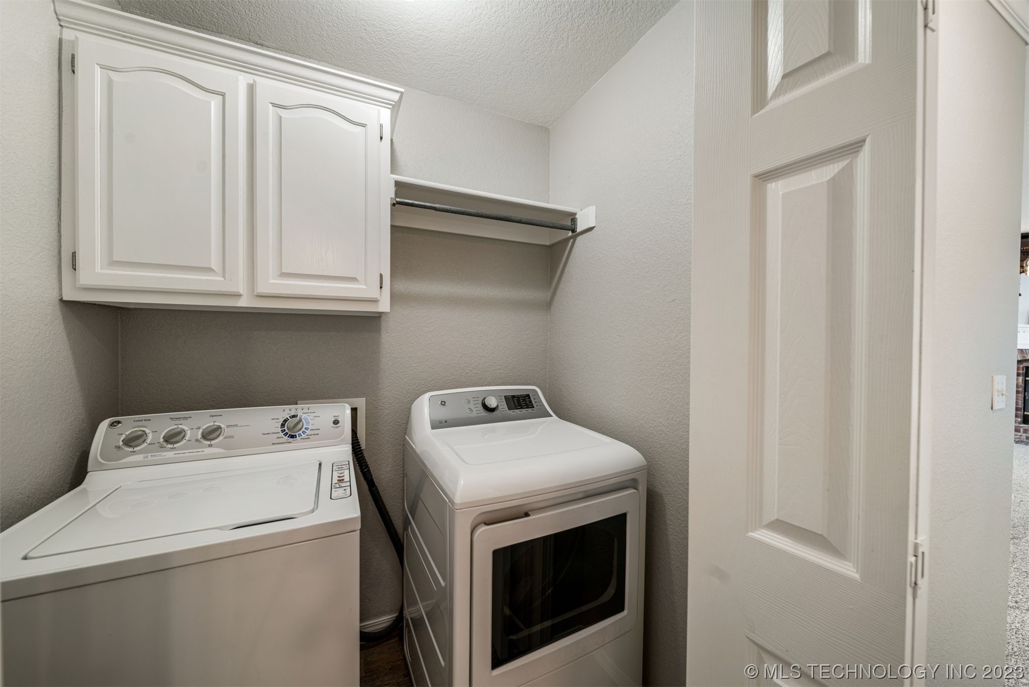 25027 Singletree Lane W