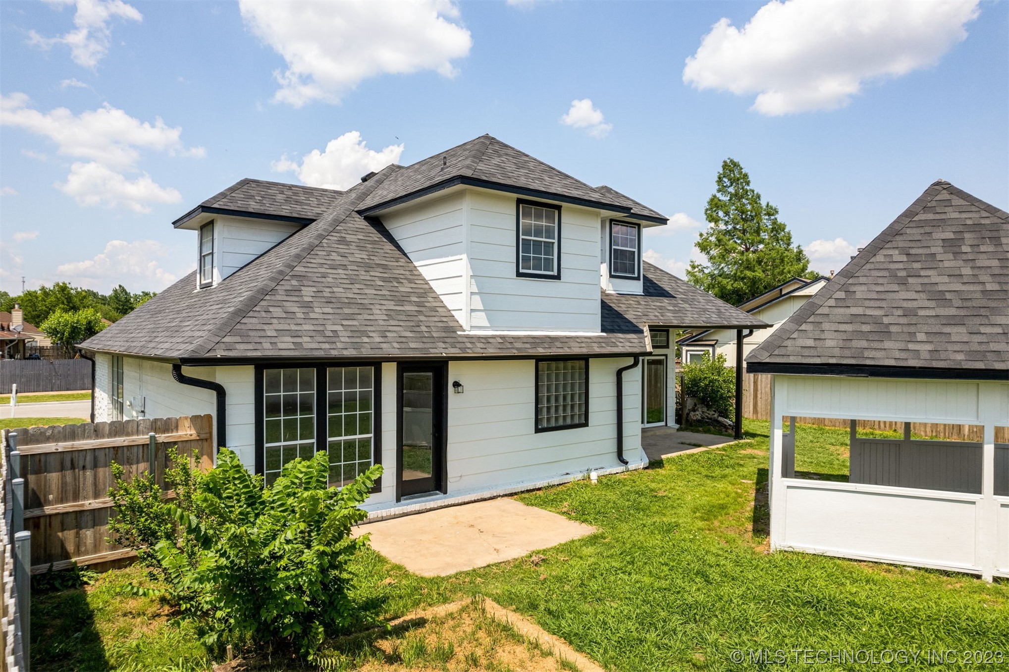 12302 E 87th Street N