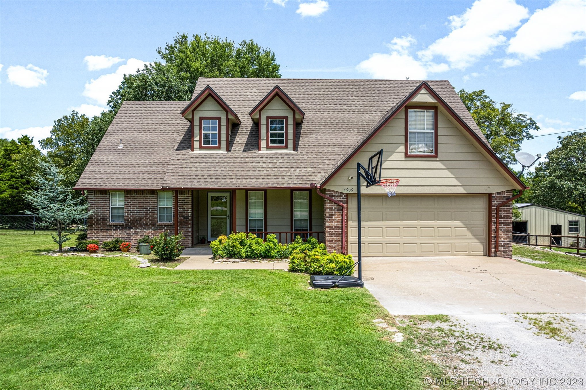 4909 E Chestnut Drive