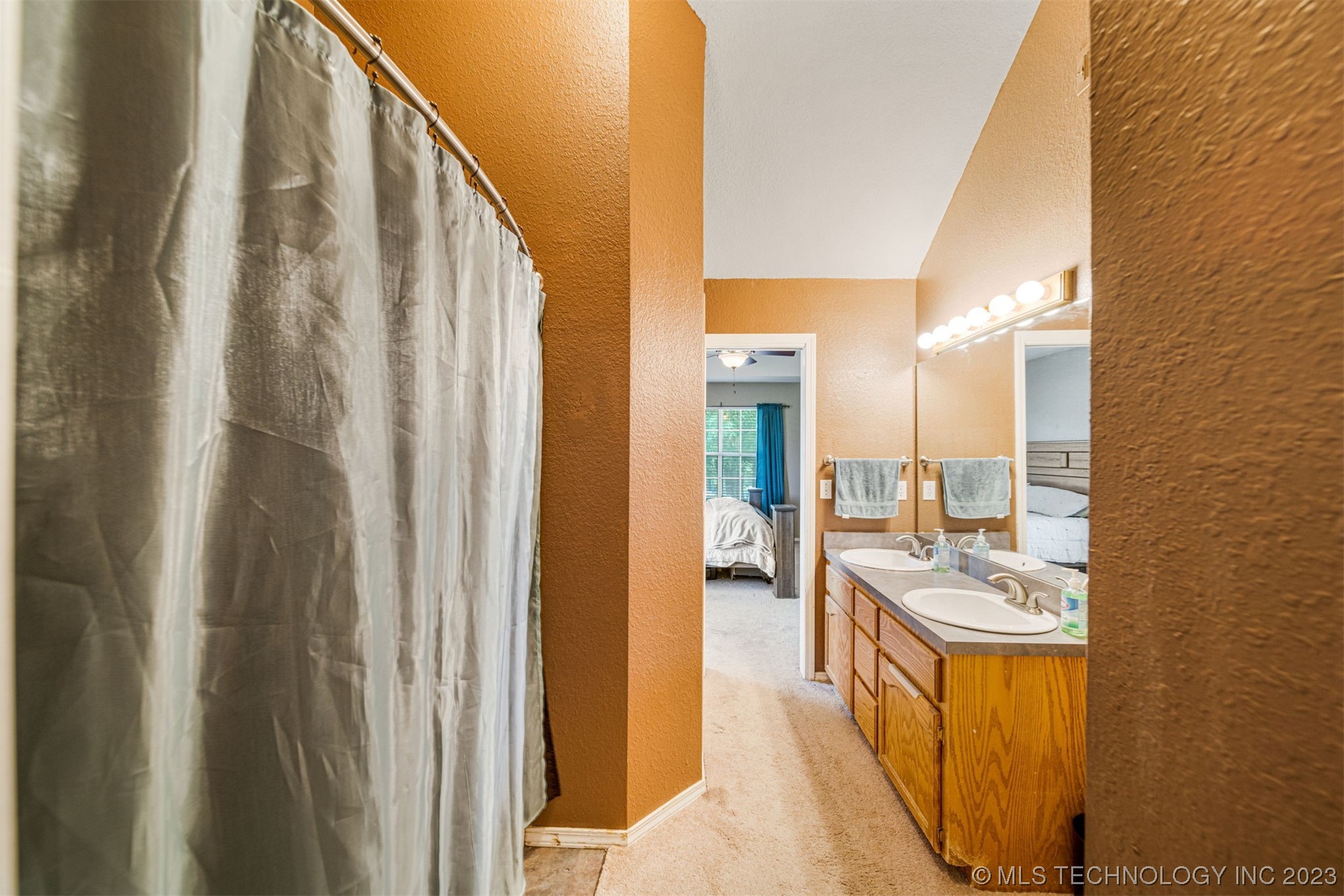 4909 E Chestnut Drive