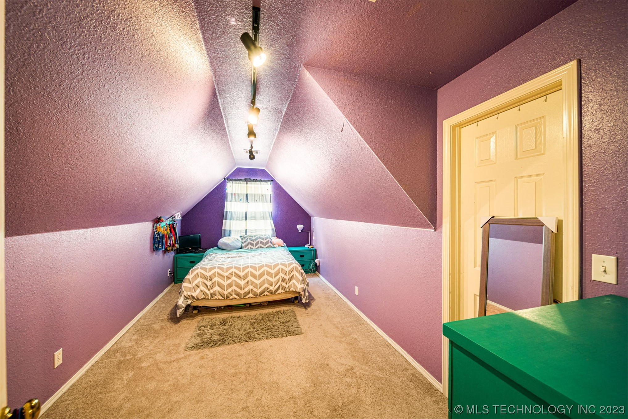 4909 E Chestnut Drive