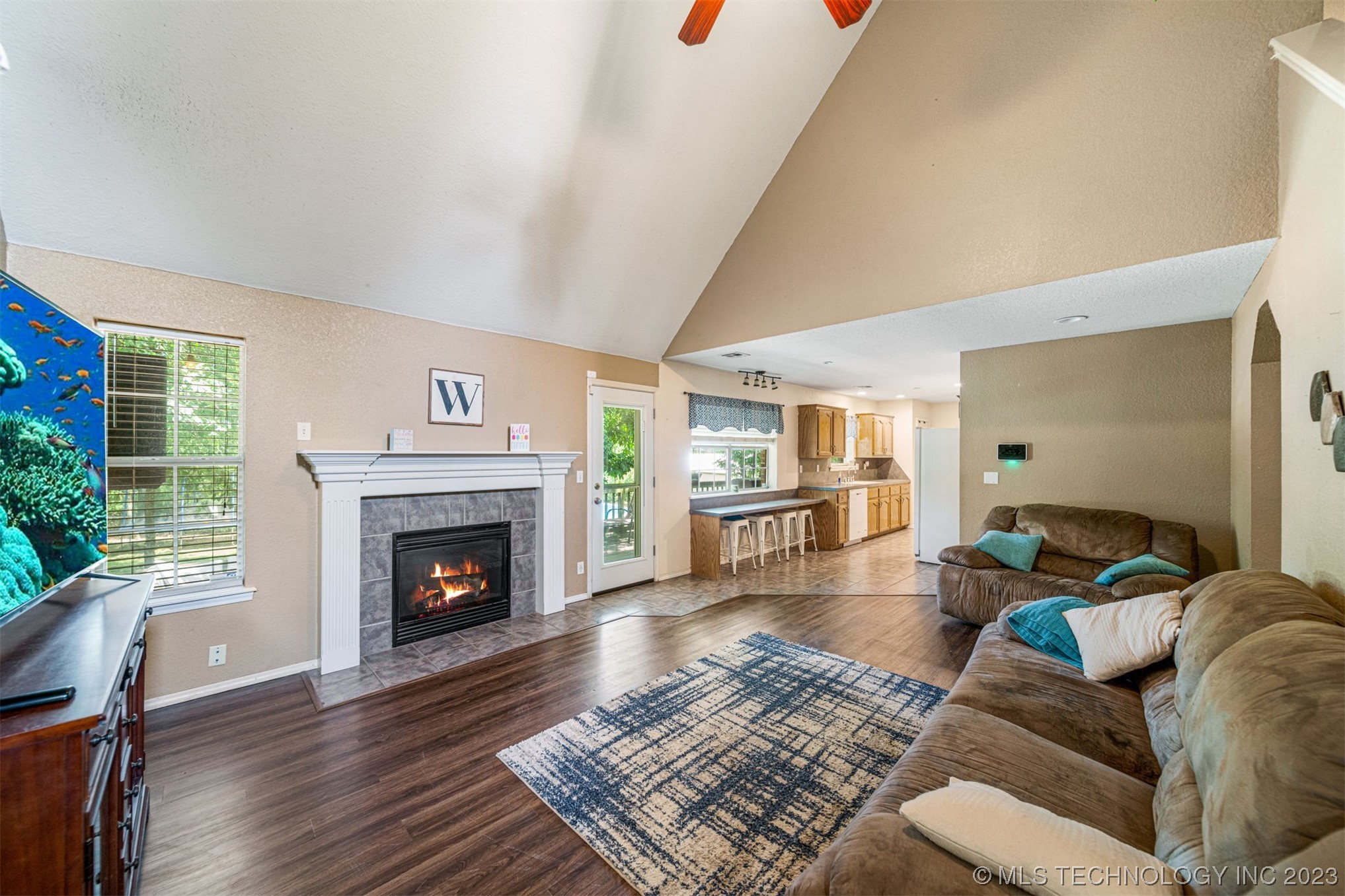 4909 E Chestnut Drive