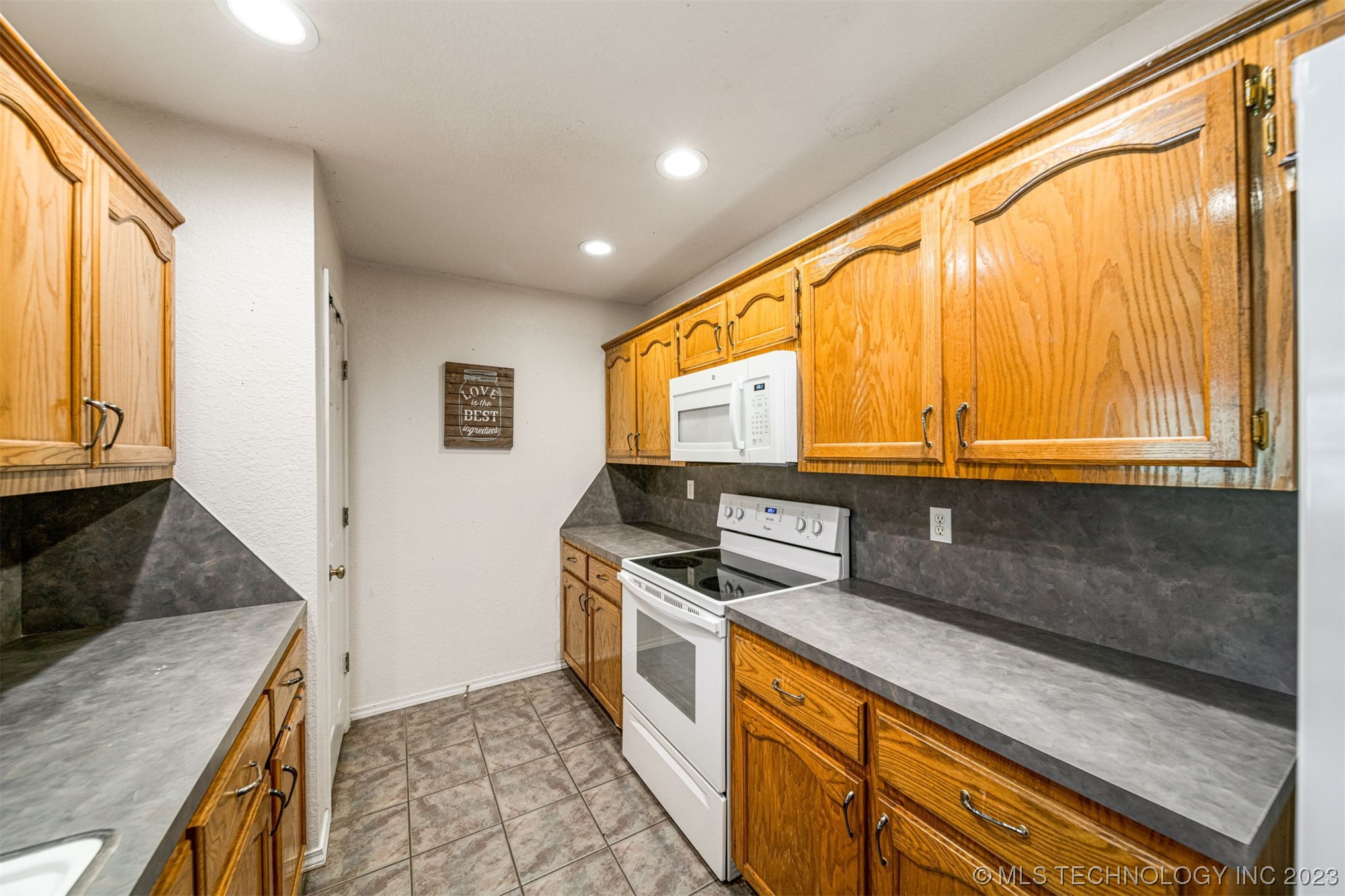 4909 E Chestnut Drive