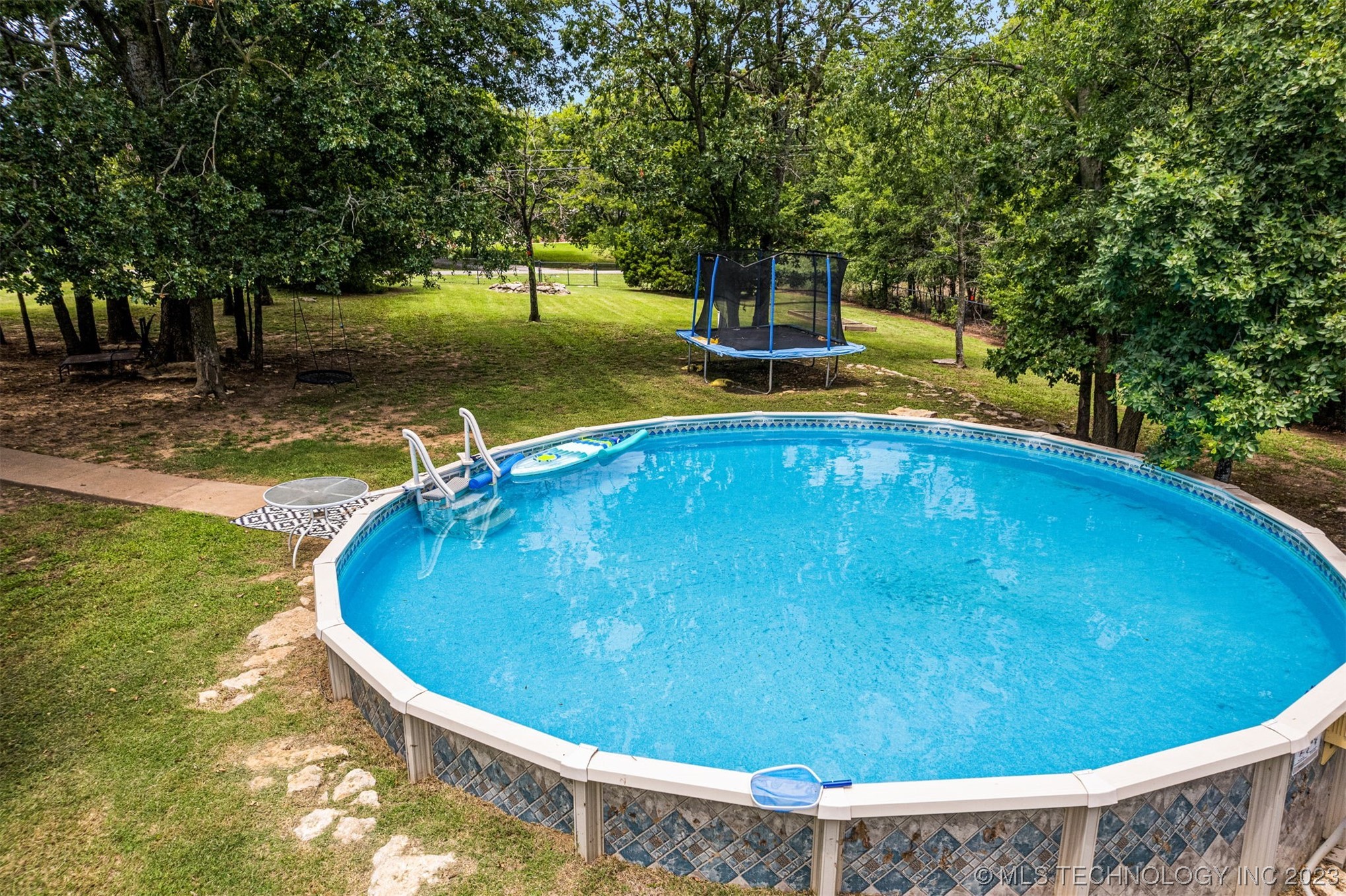 4909 E Chestnut Drive