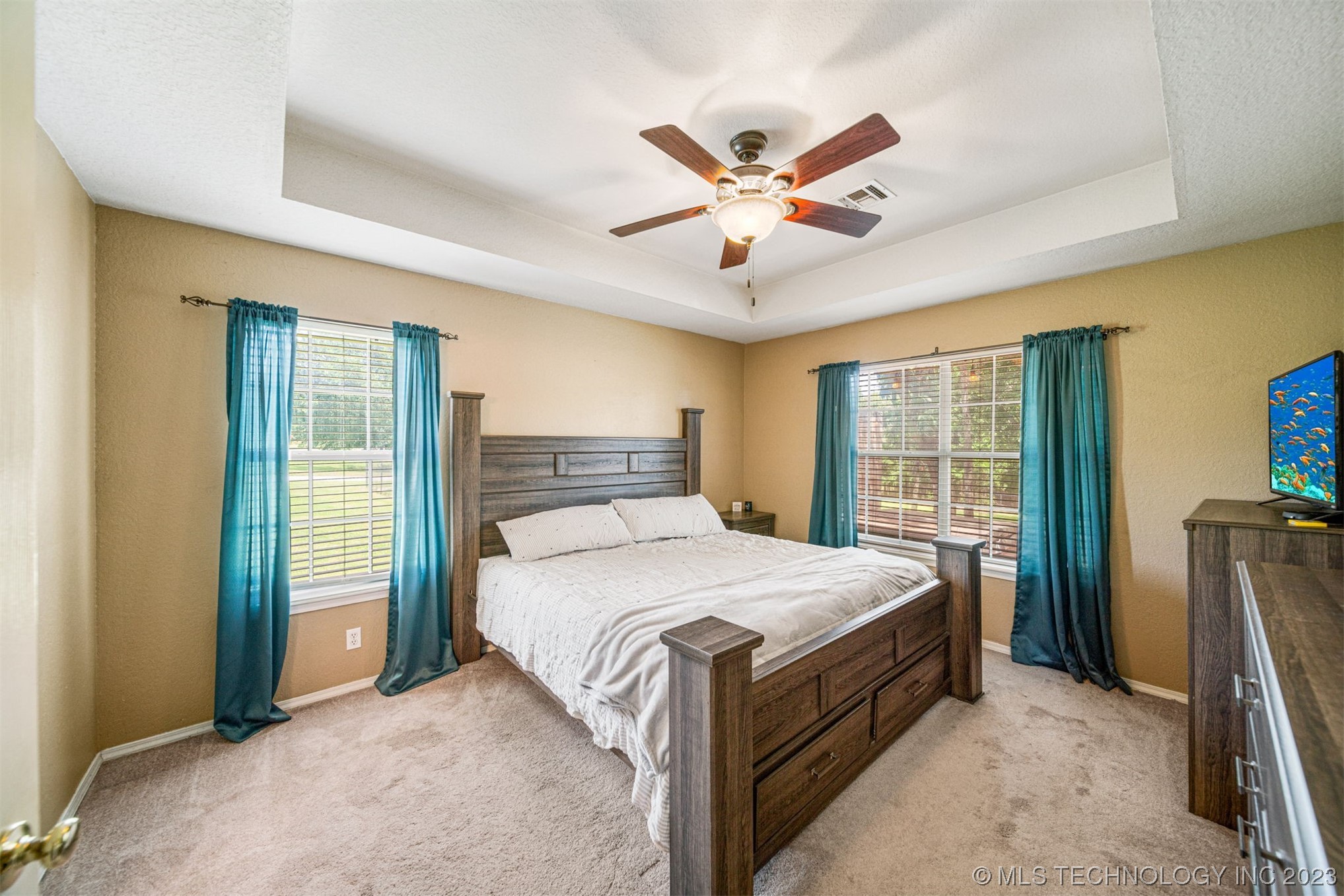 4909 E Chestnut Drive