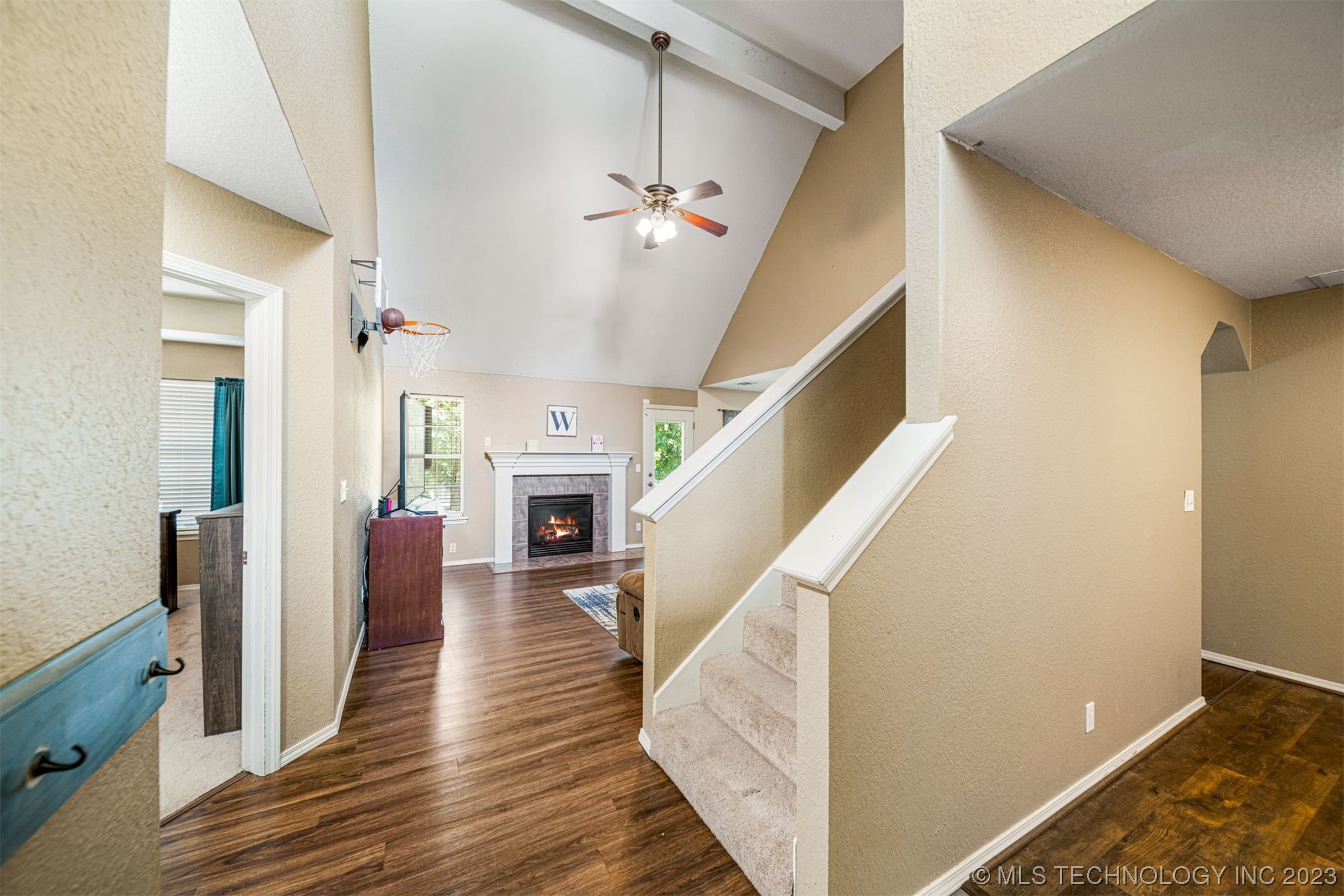 4909 E Chestnut Drive