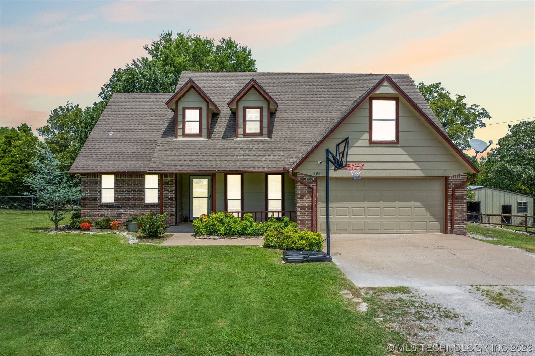 4909 E Chestnut Drive