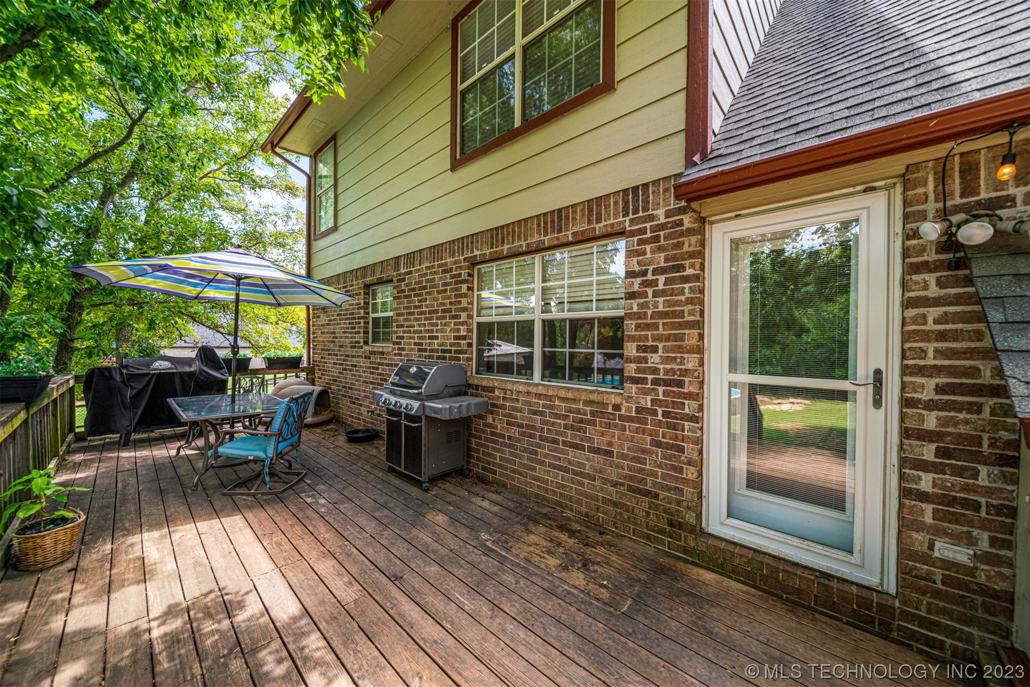 4909 E Chestnut Drive