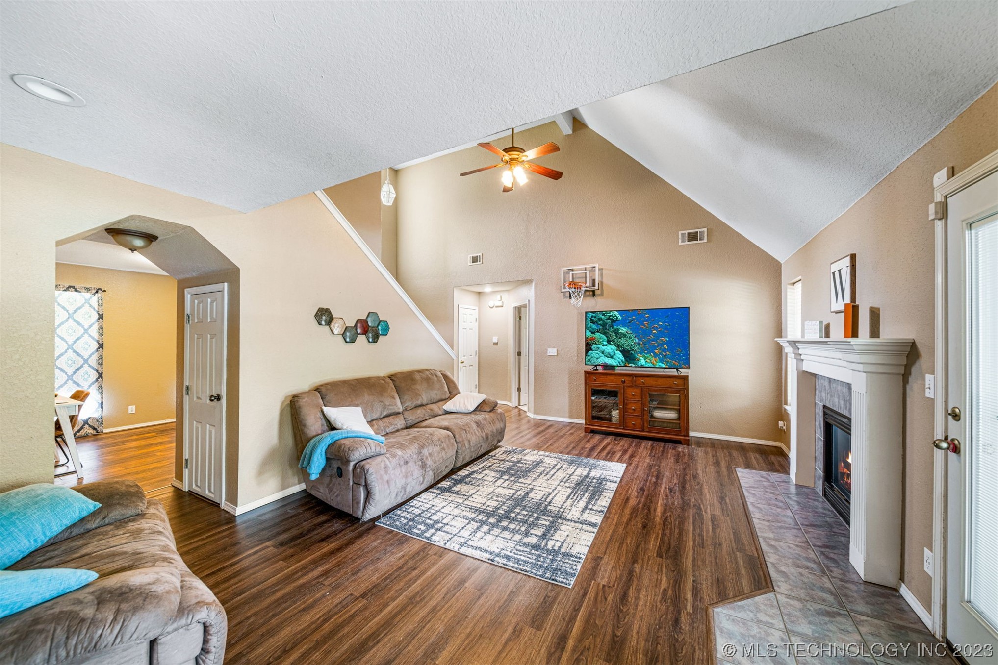 4909 E Chestnut Drive