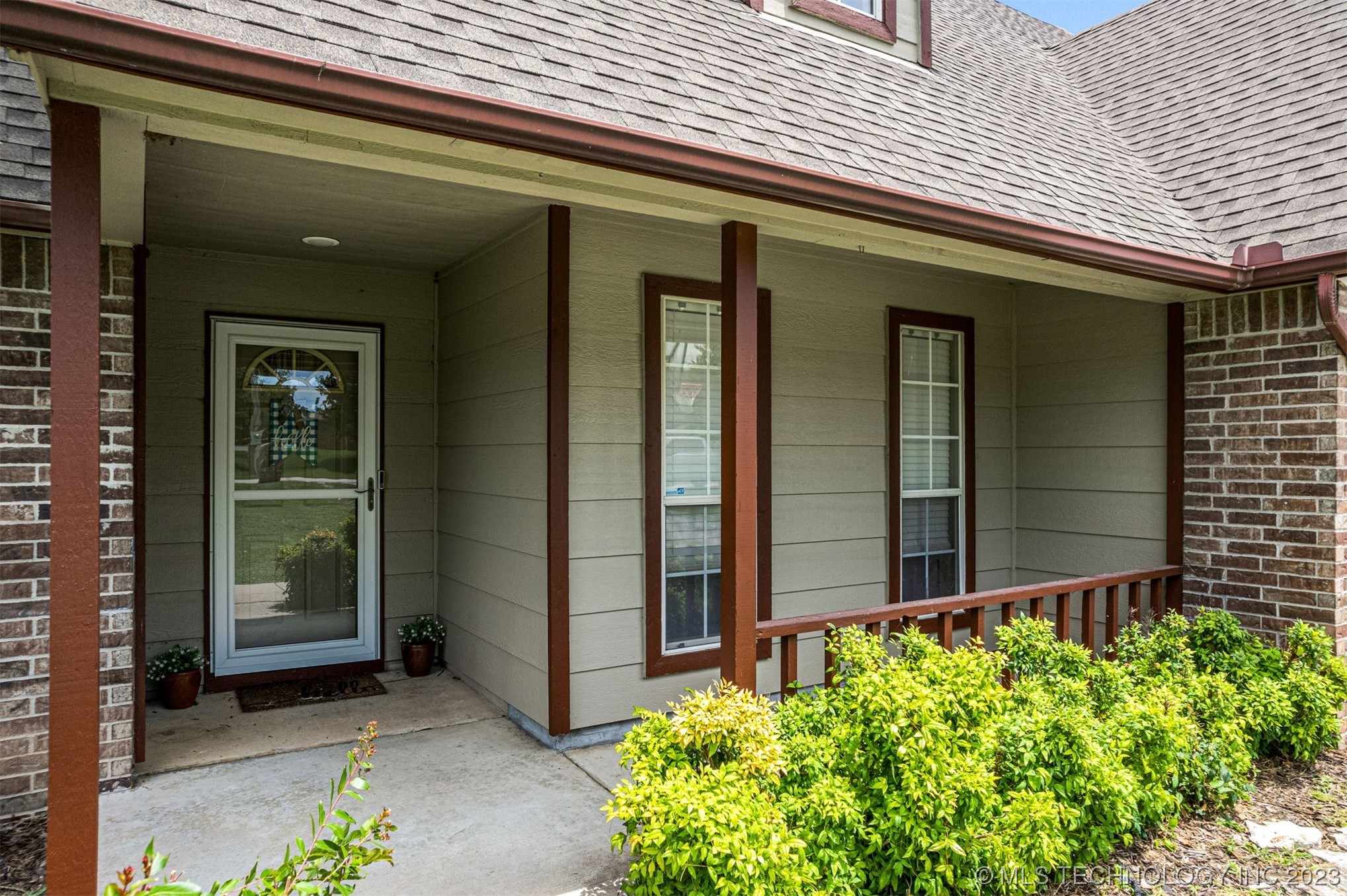 4909 E Chestnut Drive