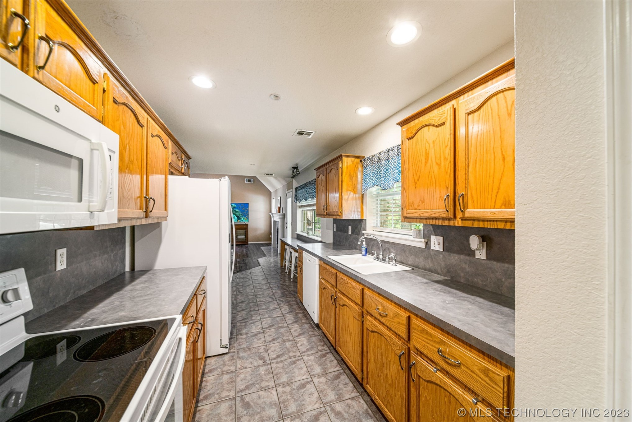 4909 E Chestnut Drive