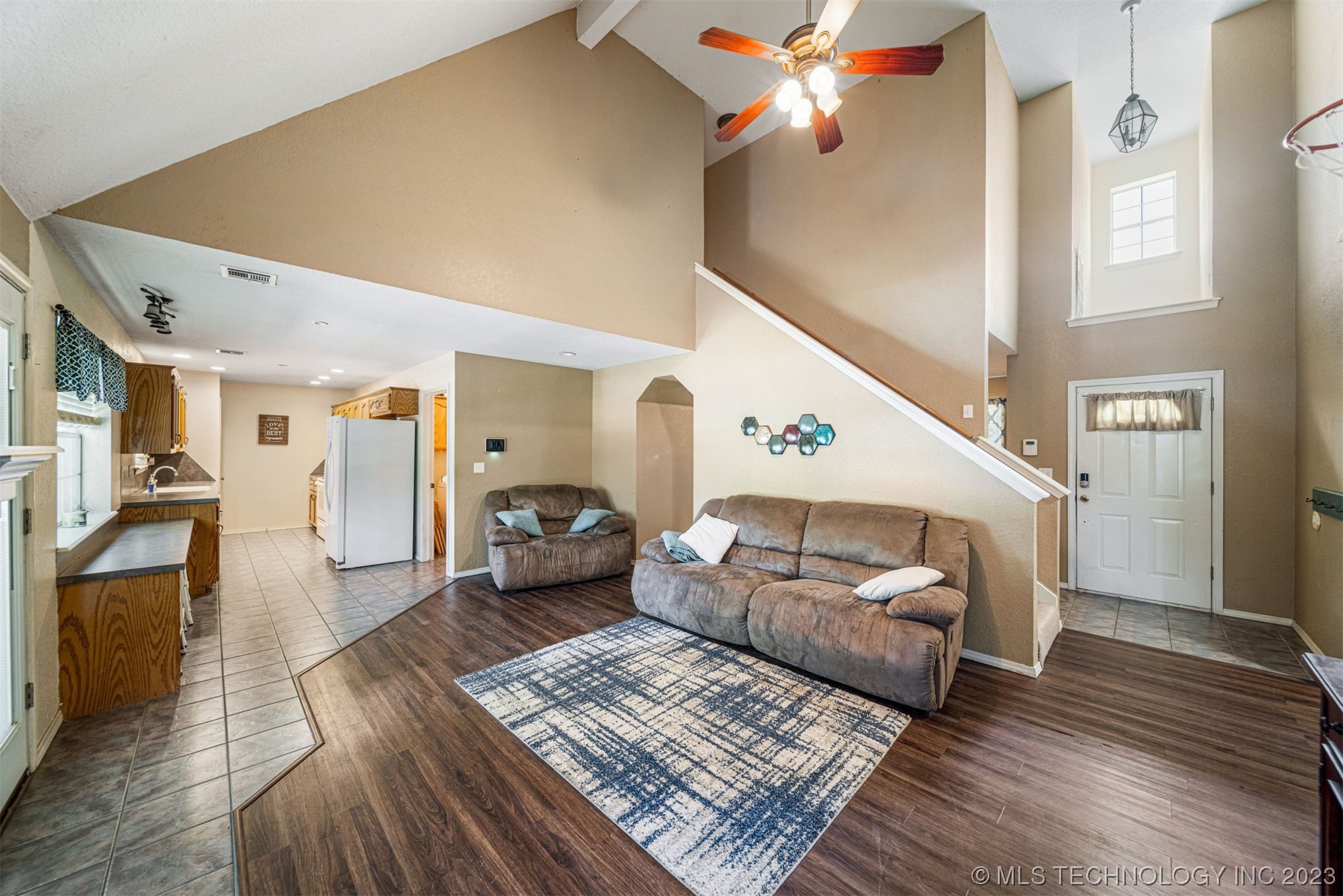 4909 E Chestnut Drive