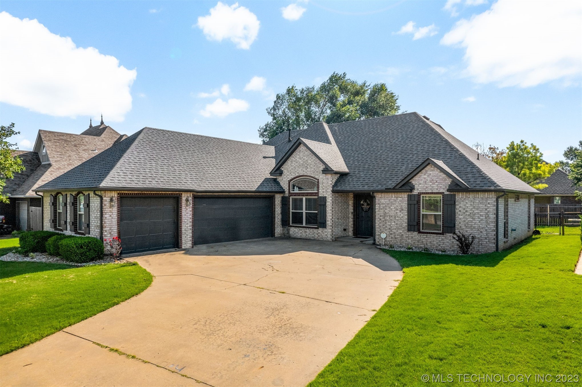 25232 Willow Tree Court