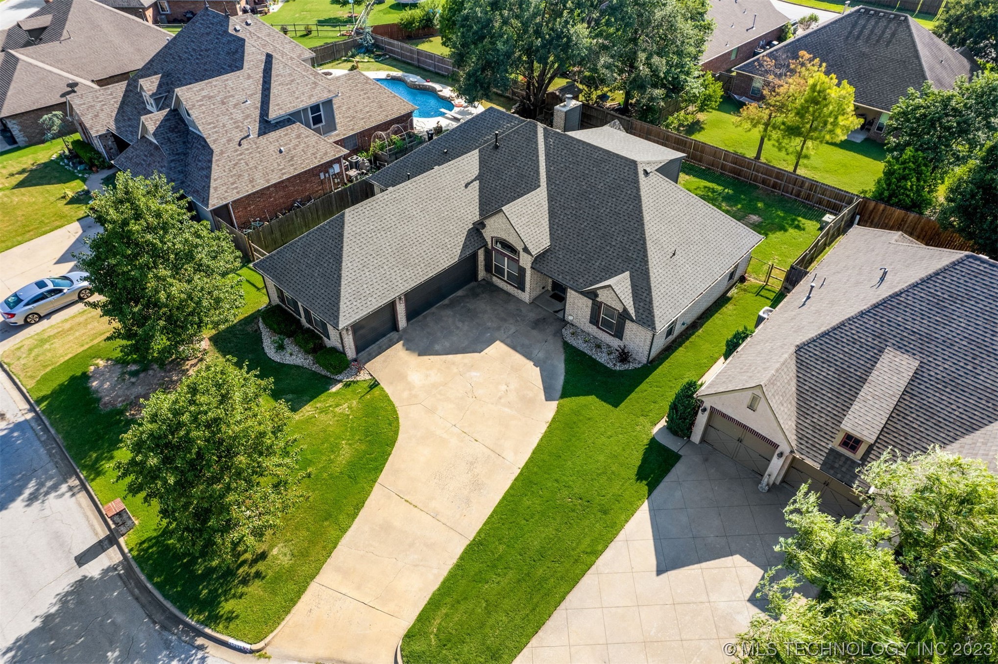 25232 Willow Tree Court