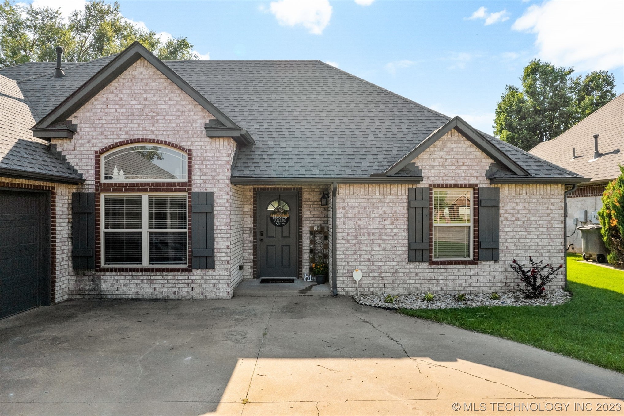 25232 Willow Tree Court