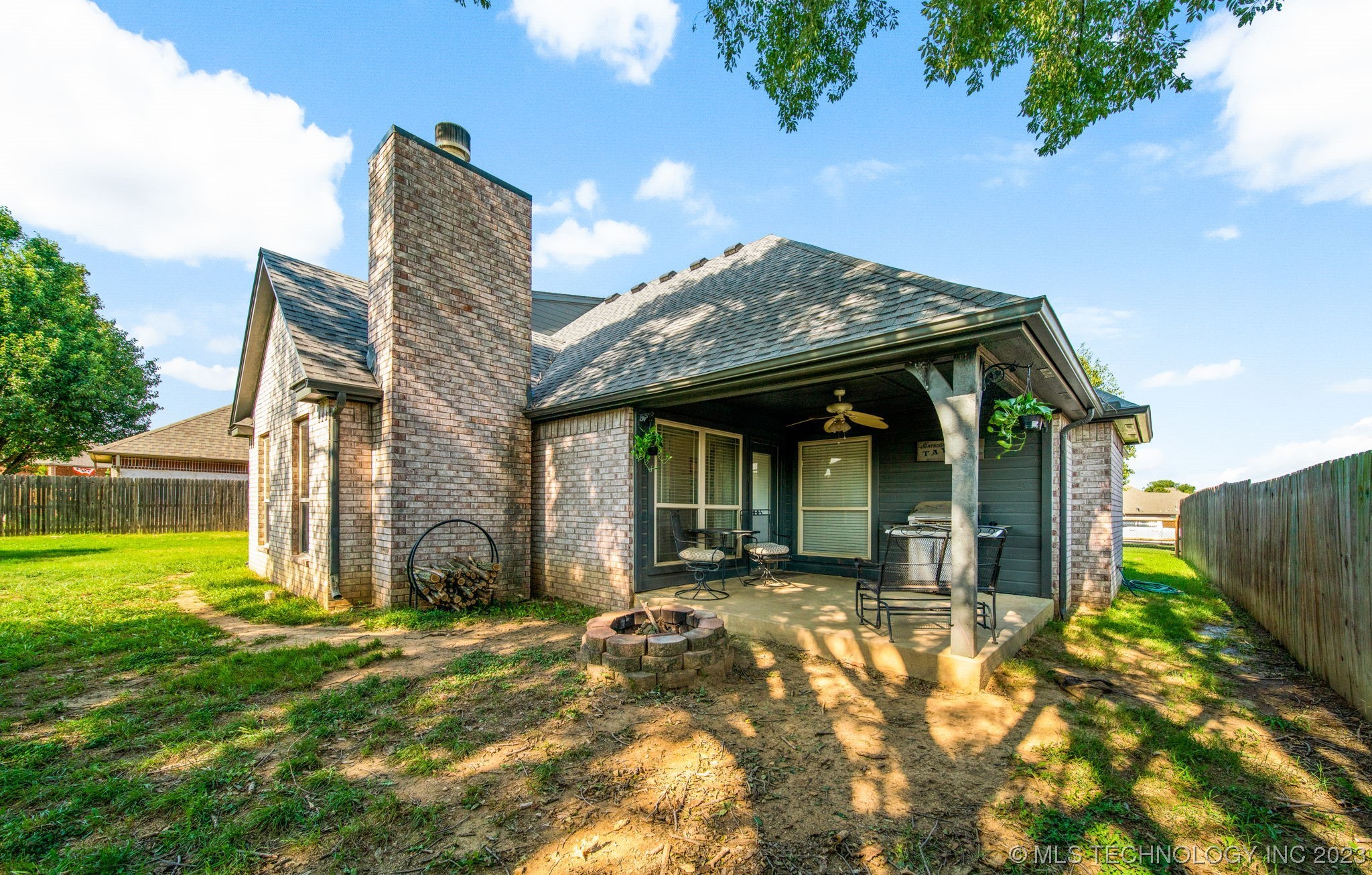 25232 Willow Tree Court