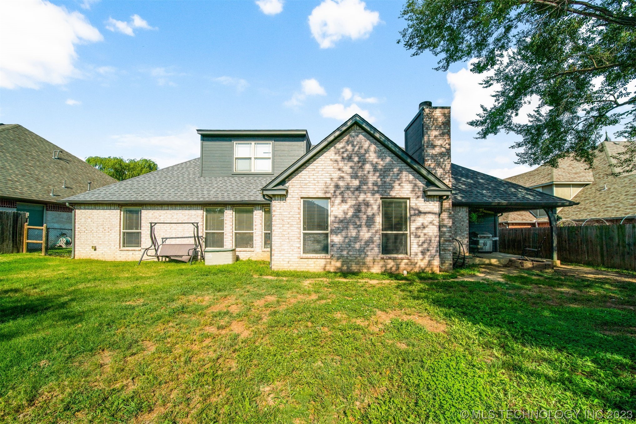 25232 Willow Tree Court