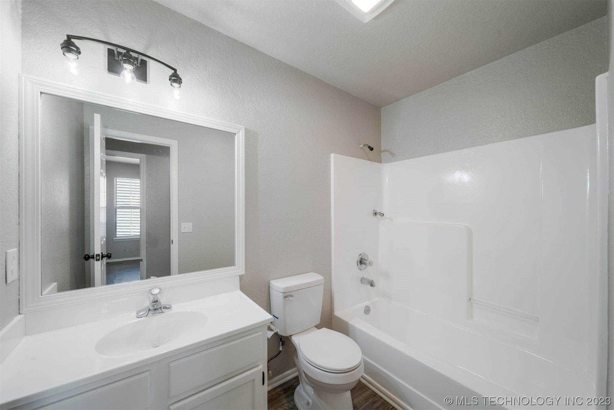 8401 N 116th East Place