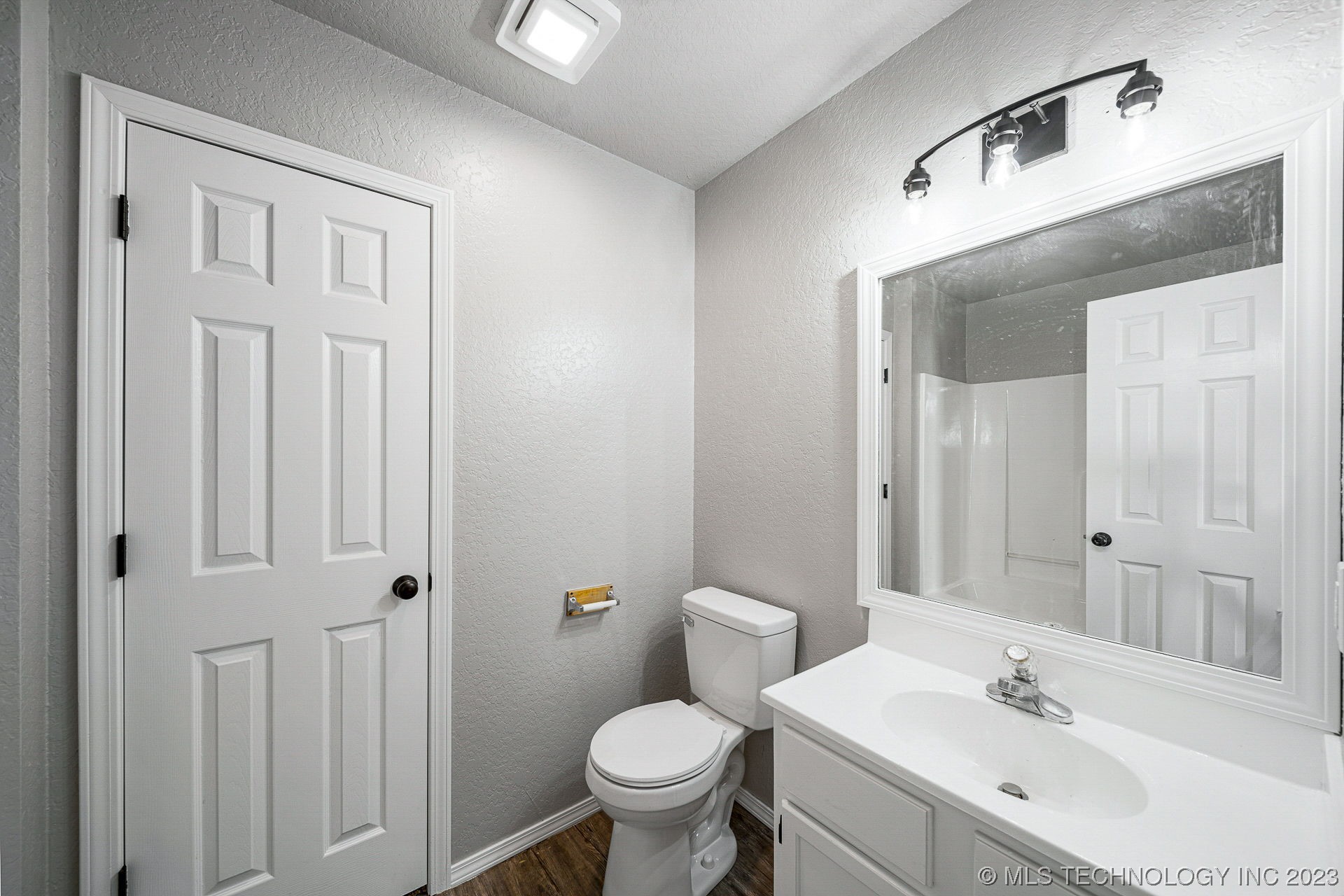 8401 N 116th East Place