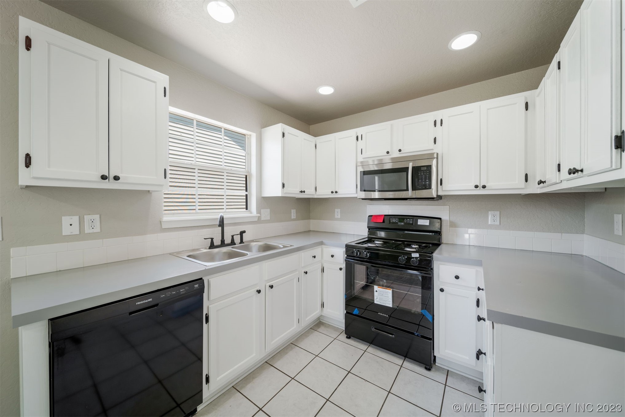 8401 N 116th East Place