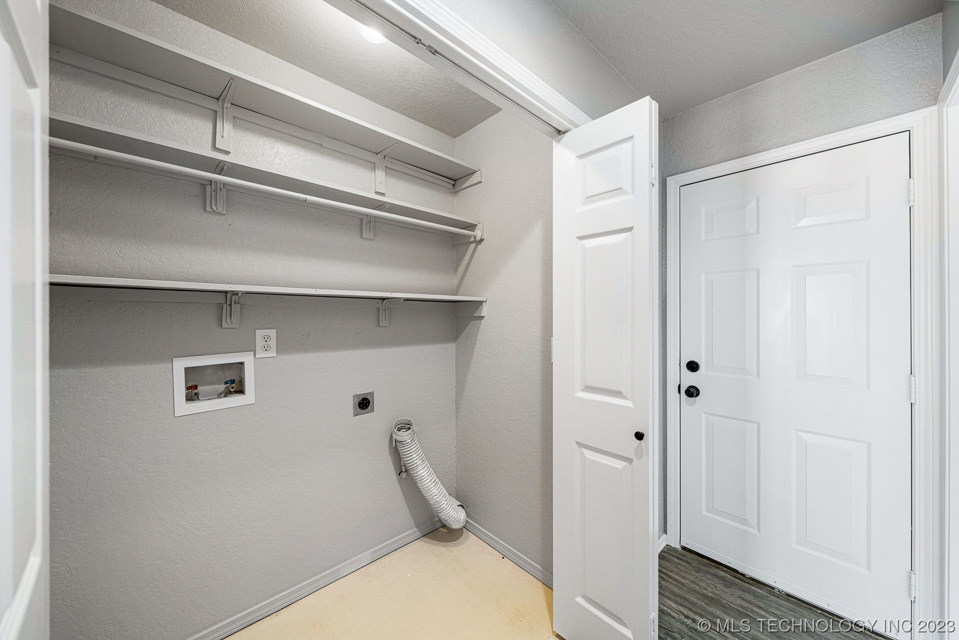 8401 N 116th East Place