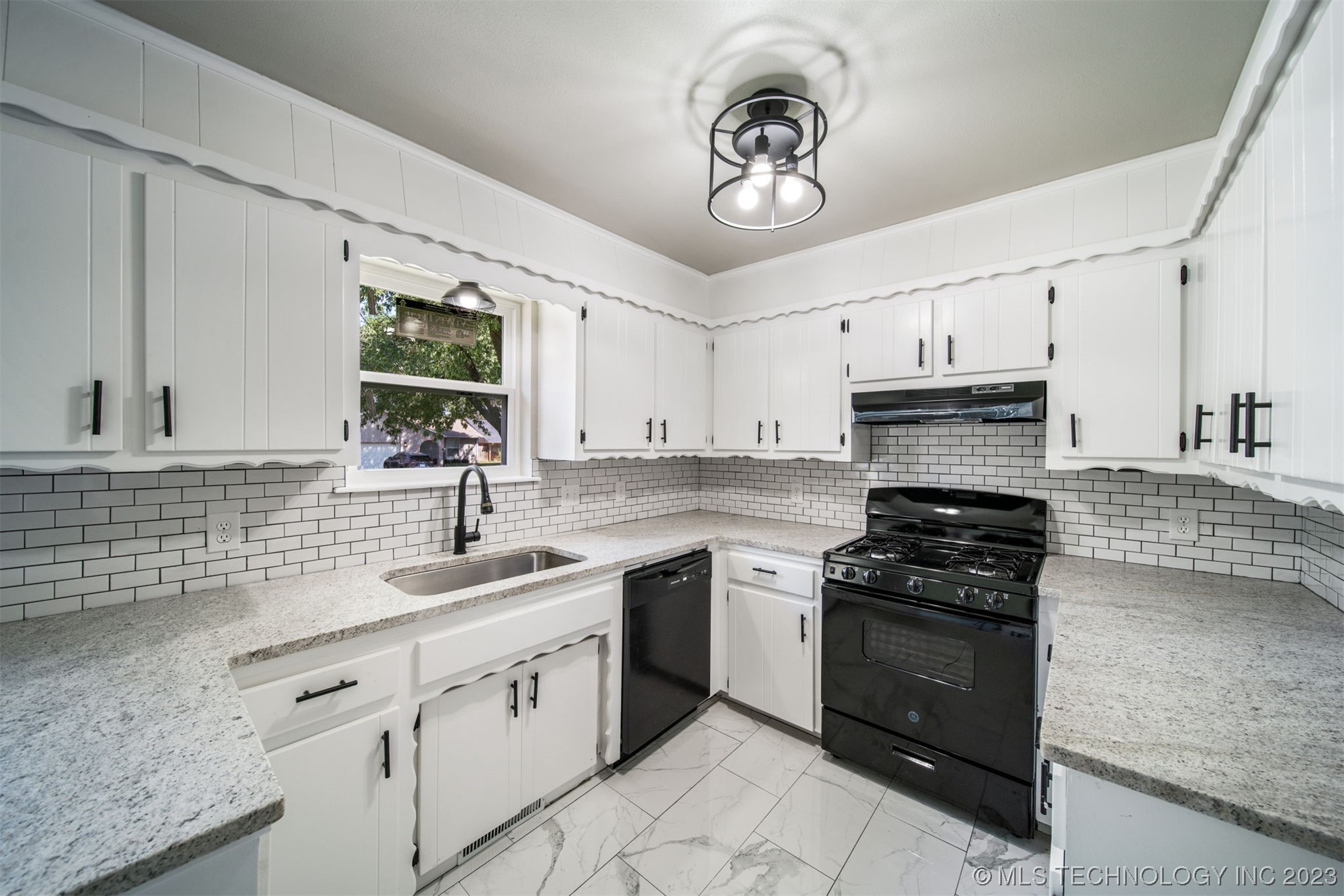 1108 N Hickory Court