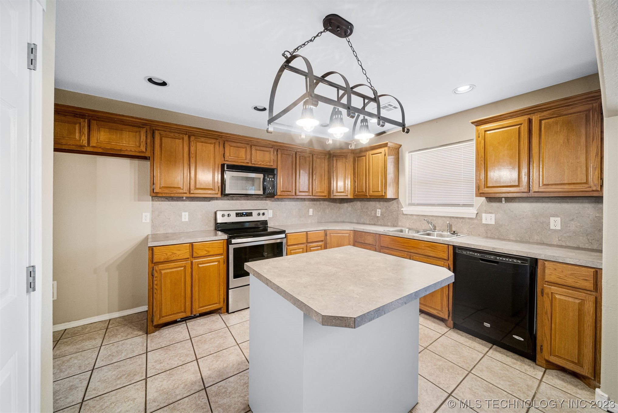 14024 S 261st East Avenue