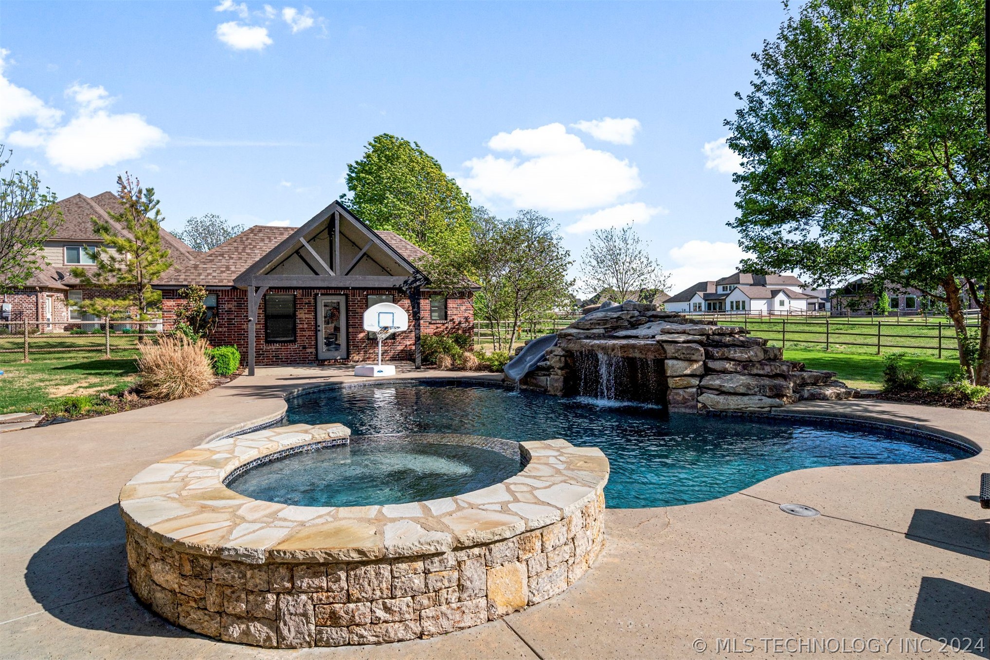 6412 N Twin Creeks Drive