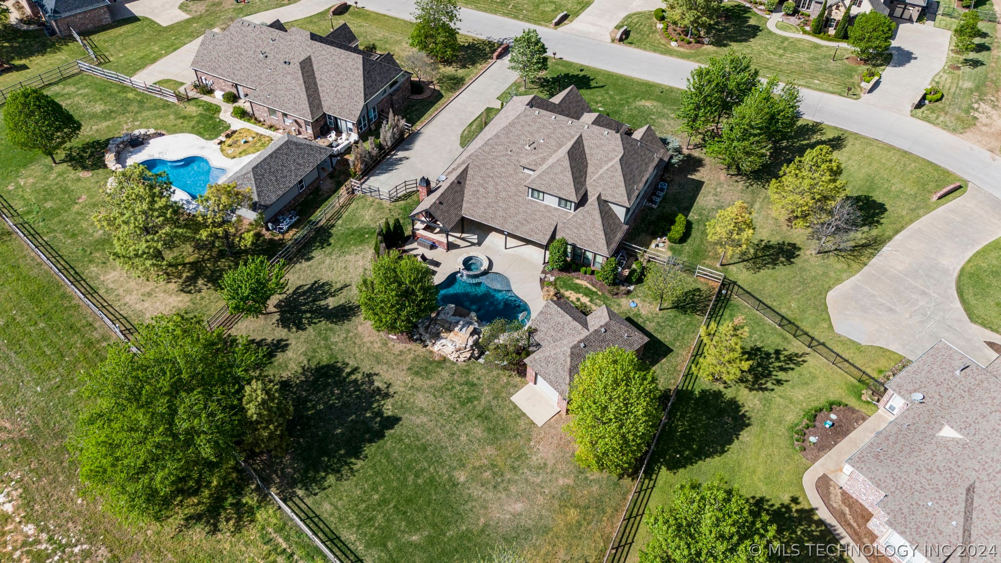 6412 N Twin Creeks Drive