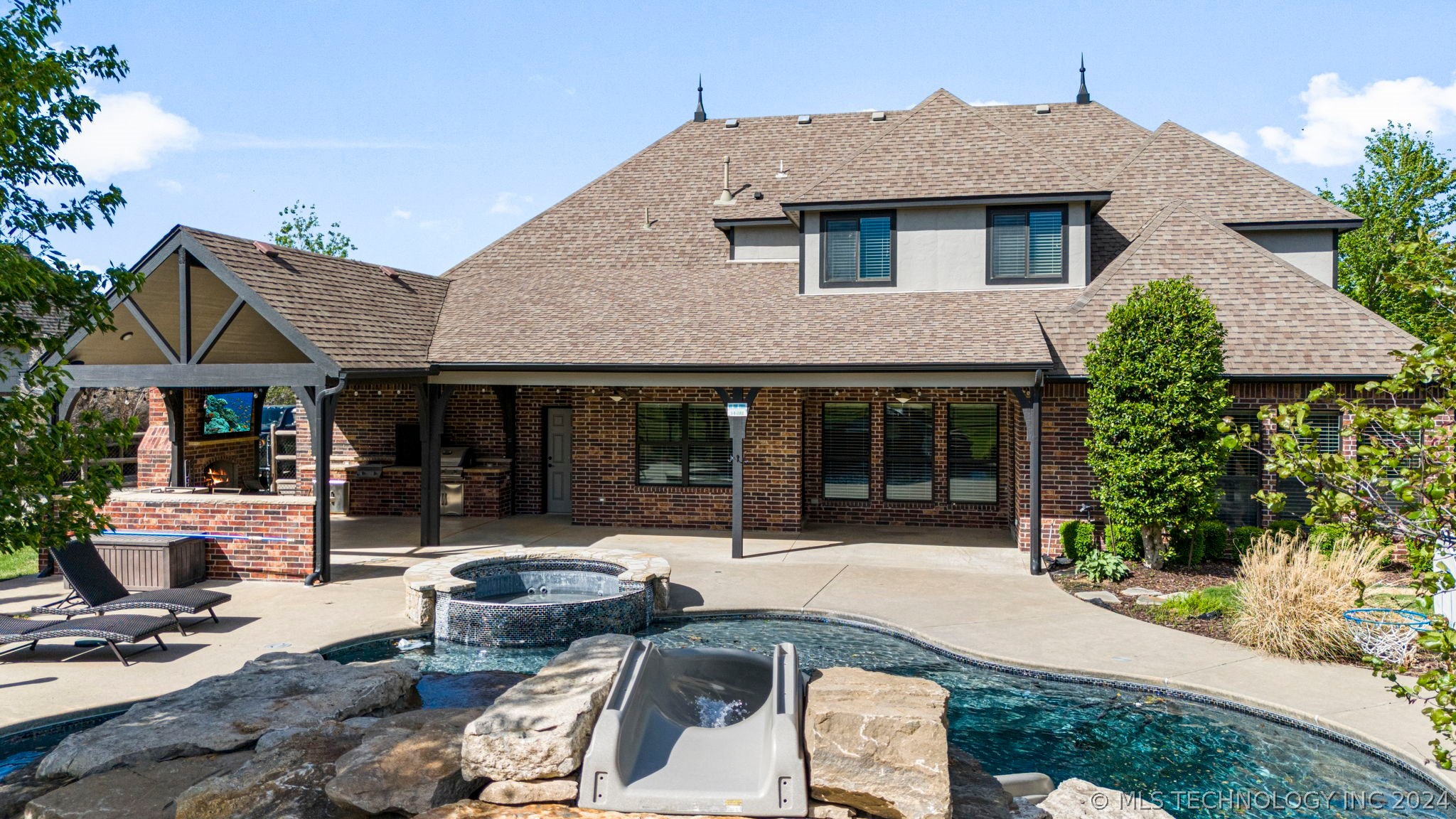 6412 N Twin Creeks Drive