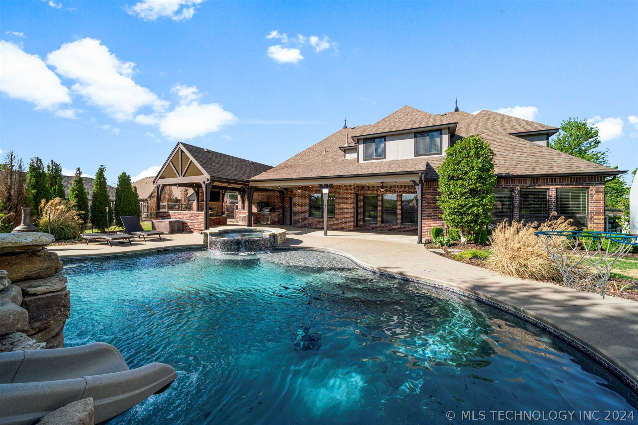 6412 N Twin Creeks Drive