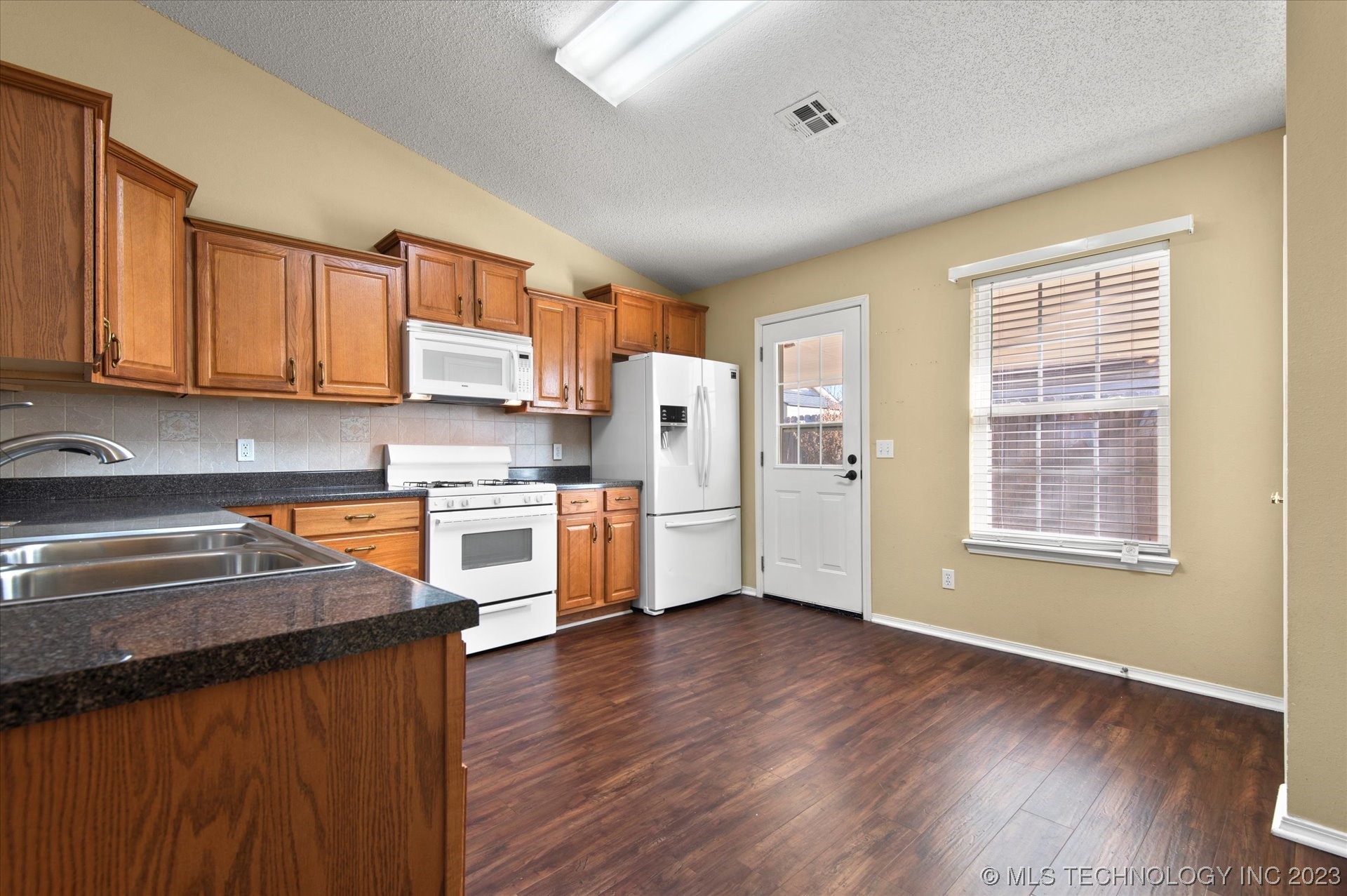 524 NE Elmhurst Avenue