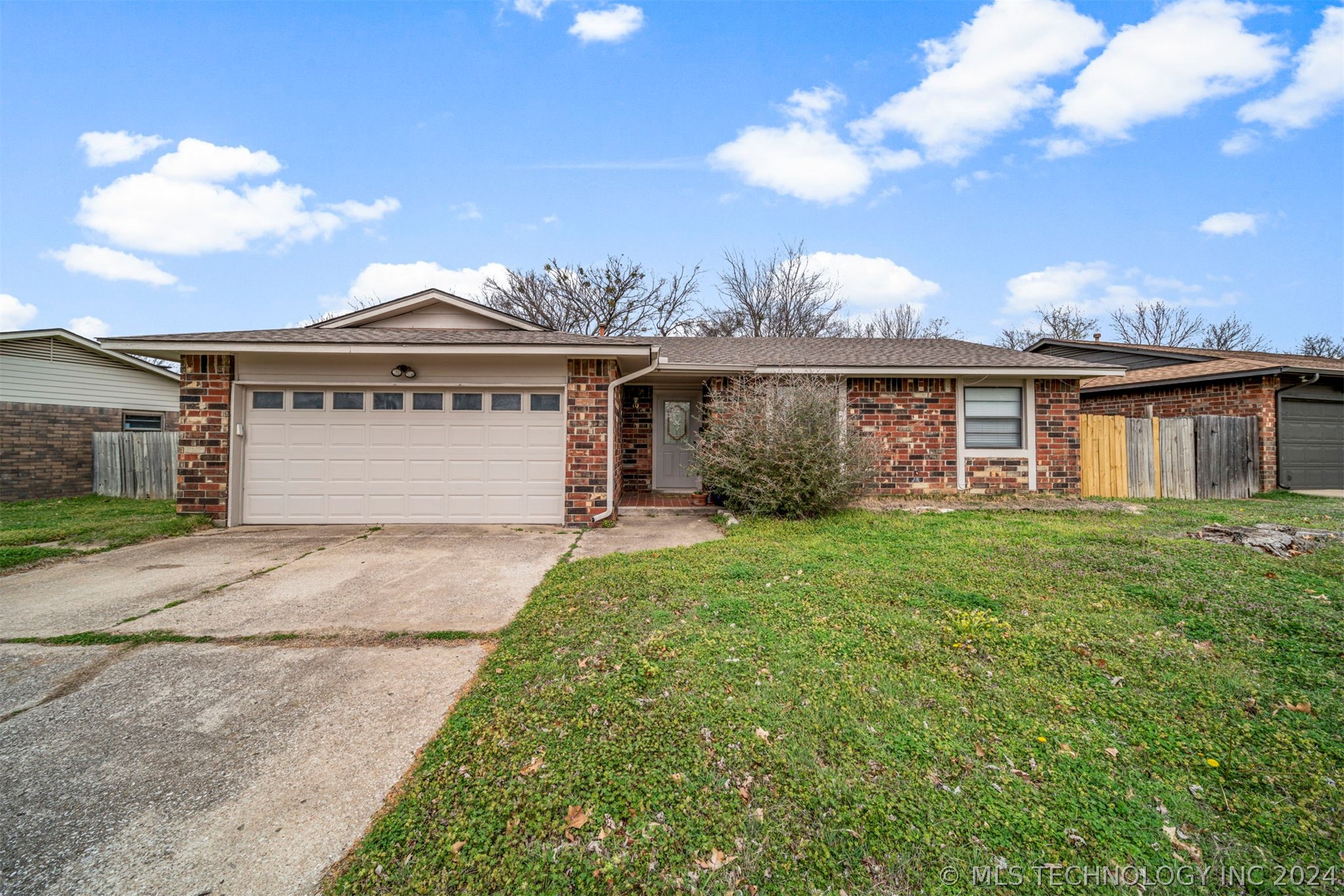 2100 W Delmar Street