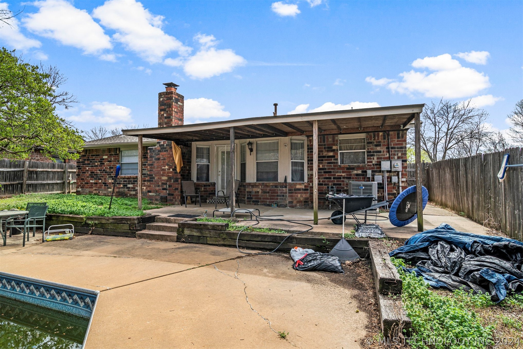 2100 W Delmar Street