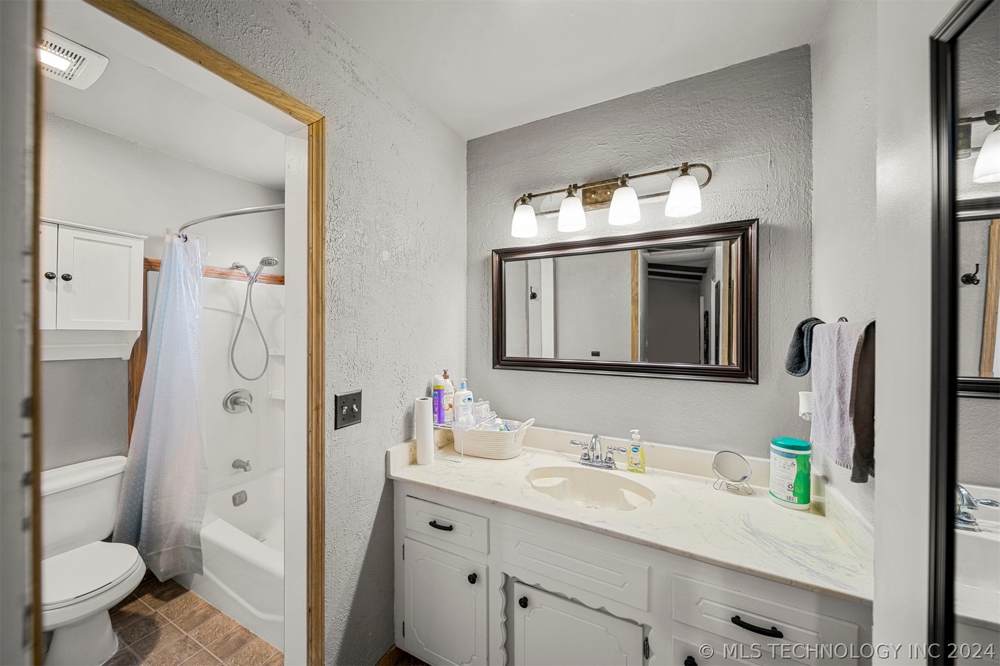 2100 W Delmar Street