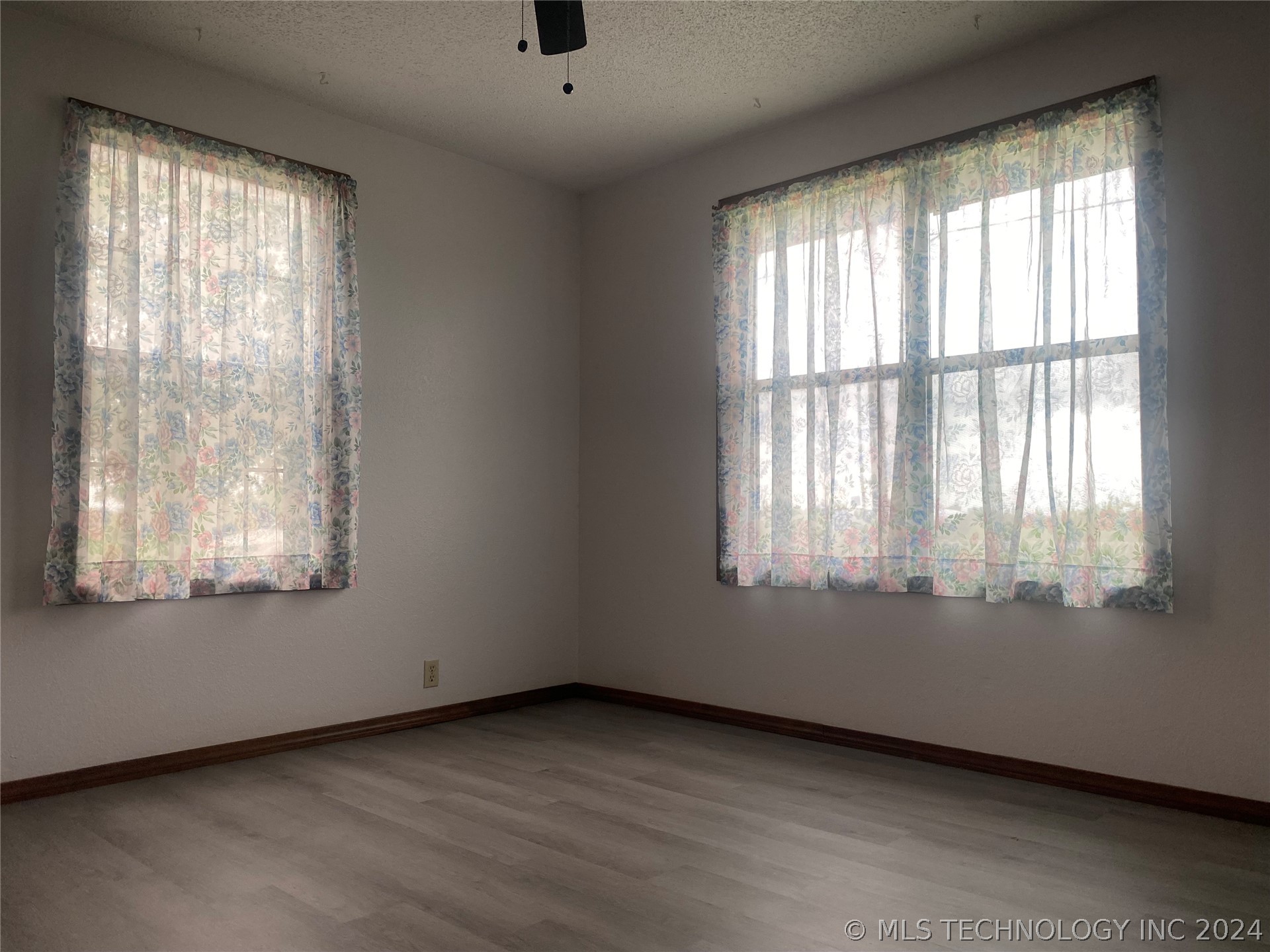 437658 E Highway 60