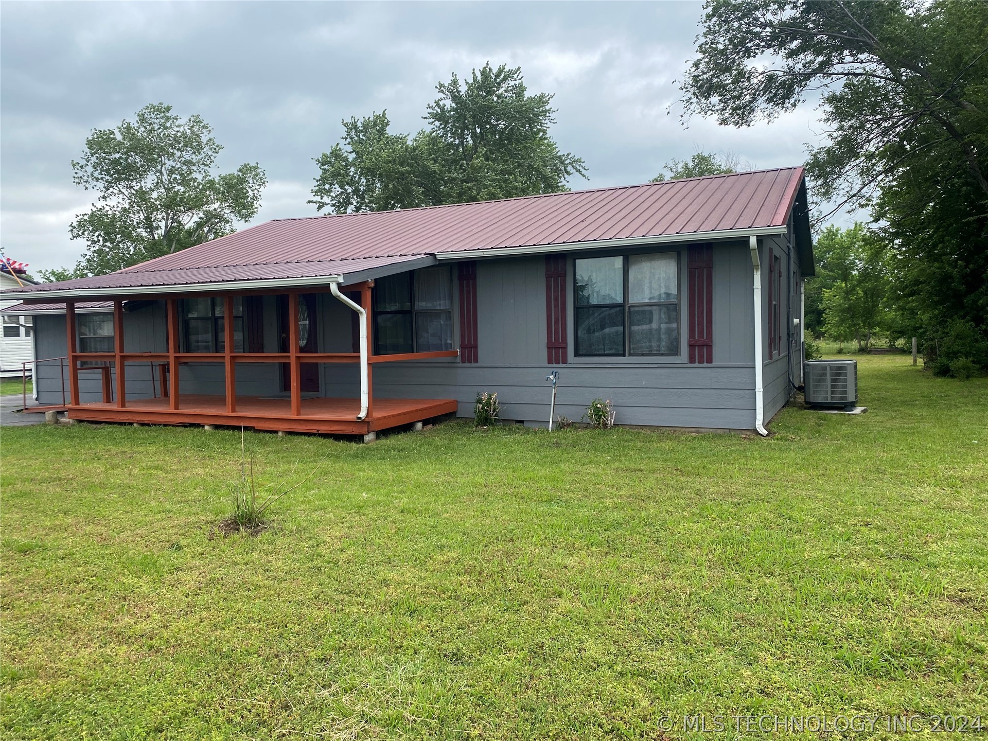 437658 E Highway 60