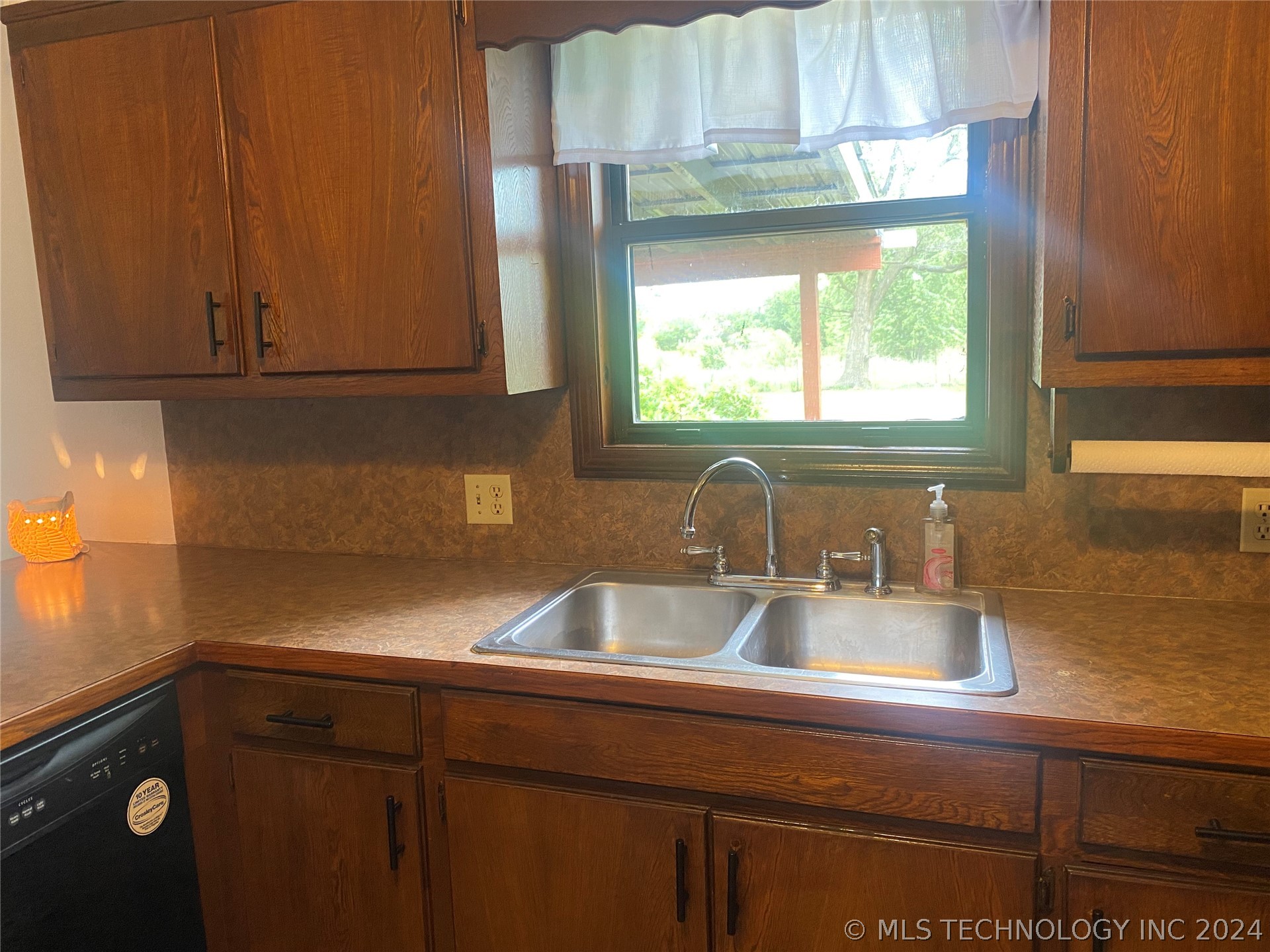 437658 E Highway 60