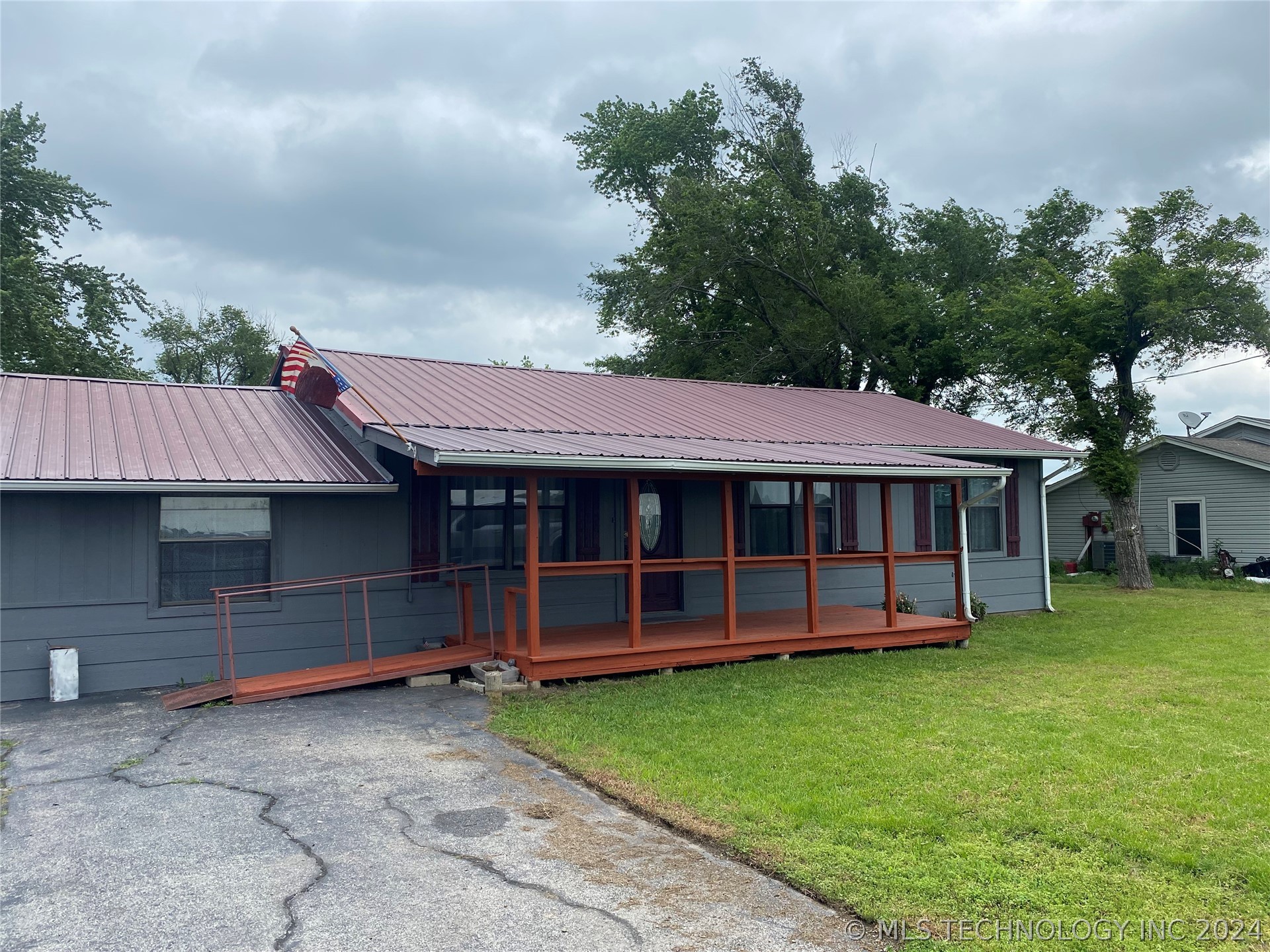 437658 E Highway 60