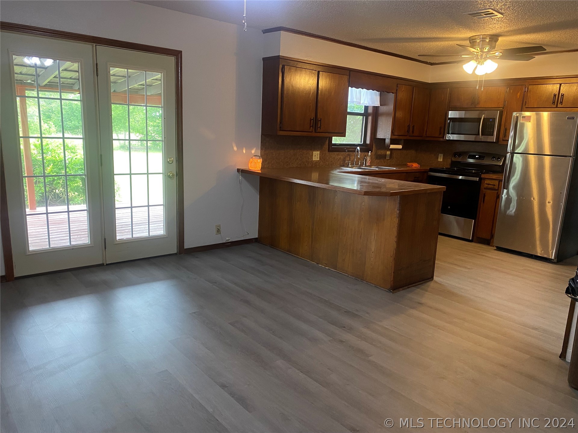 437658 E Highway 60