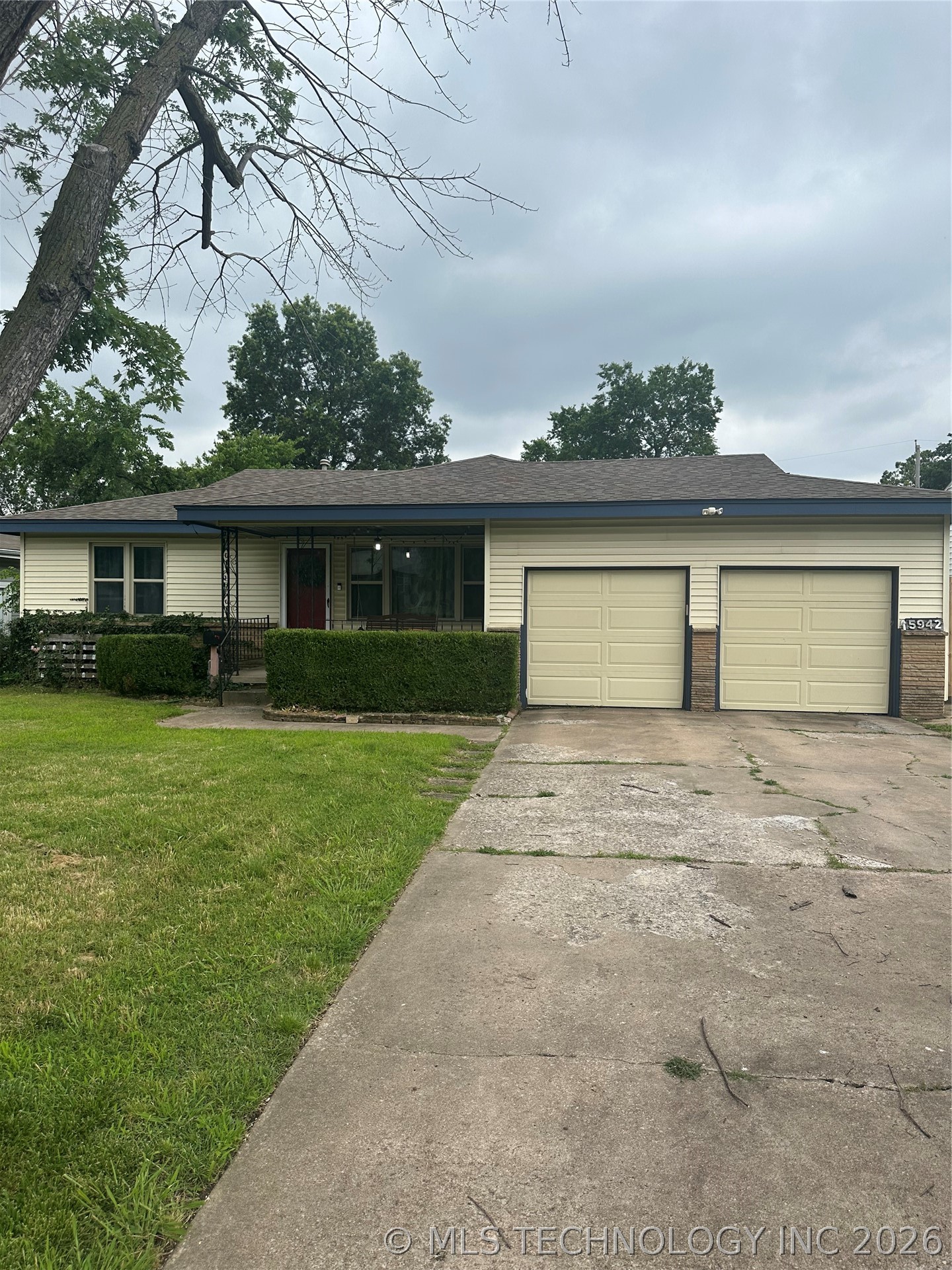 5942 E 4th Place