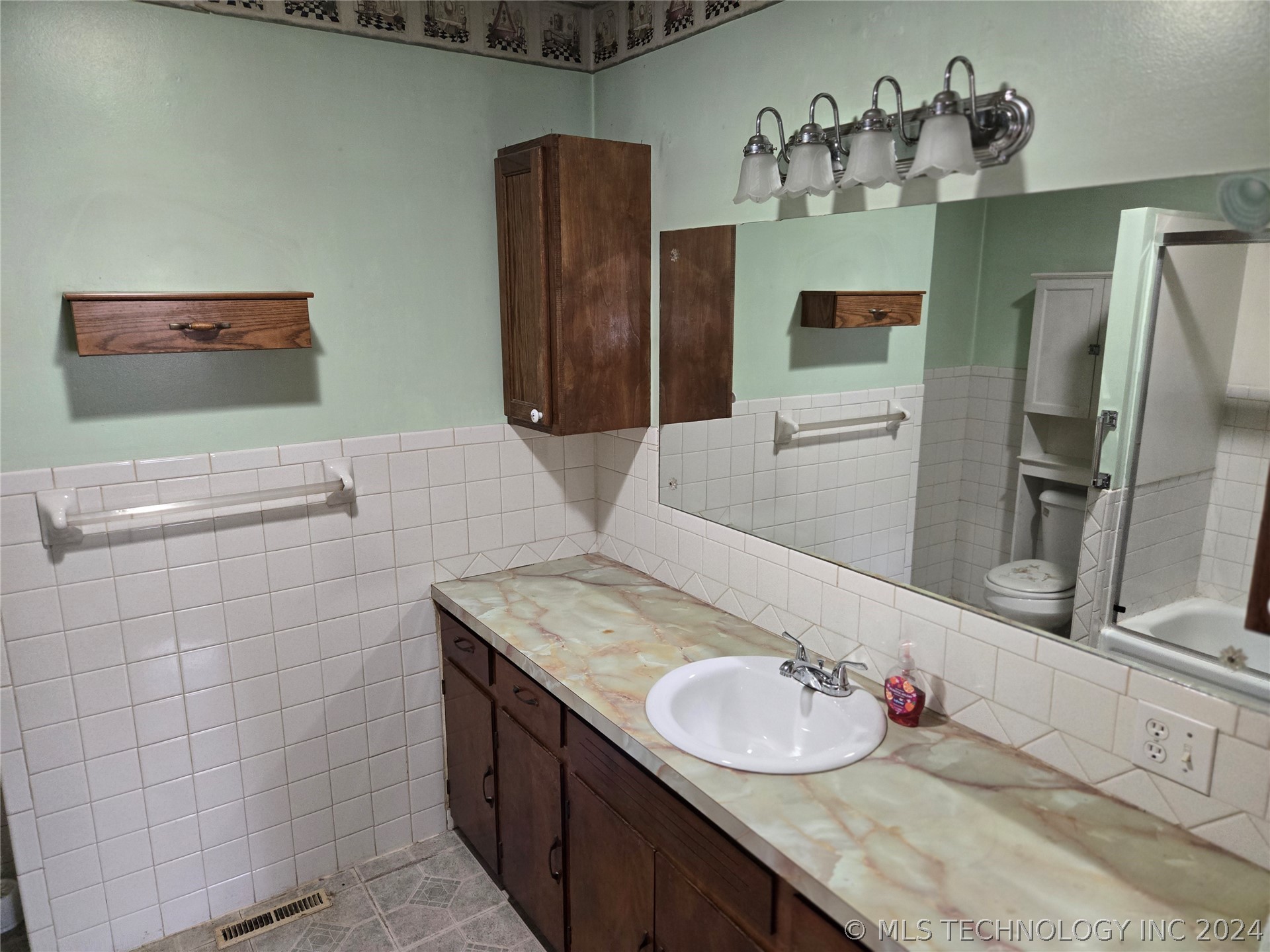 1407 W Clint Street