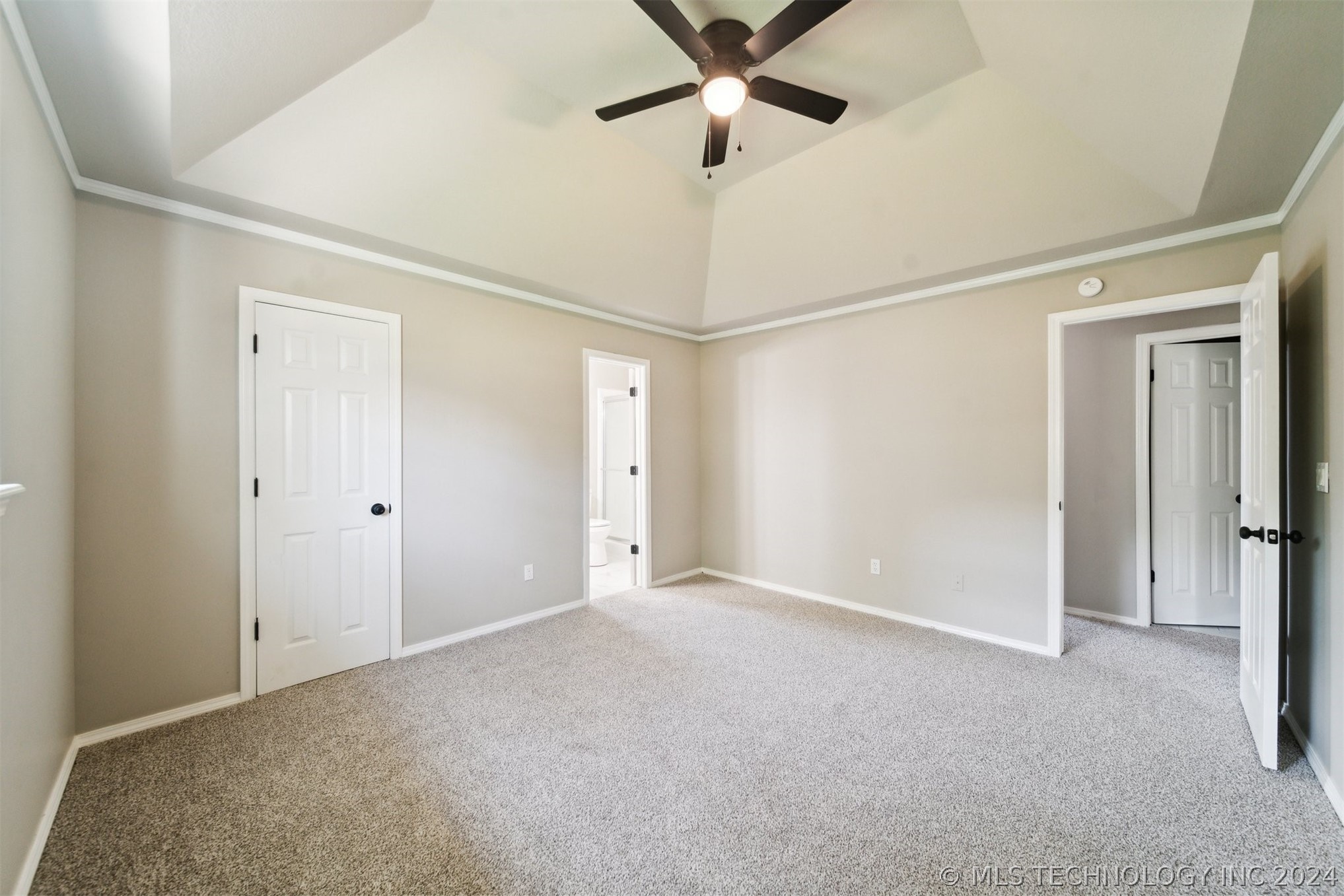 6005 S 76th Avenue E