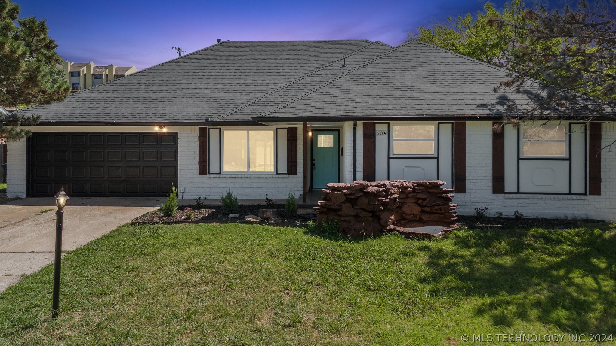 6005 S 76th Avenue E