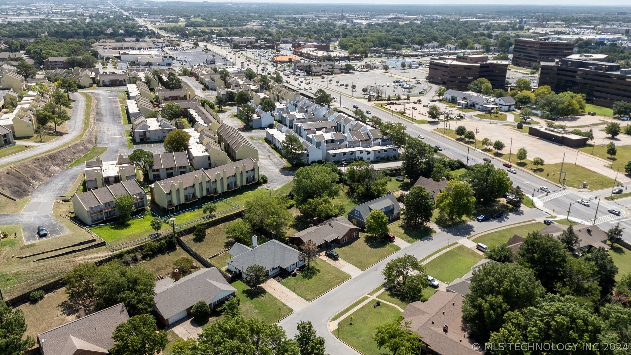 6005 S 76th Avenue E