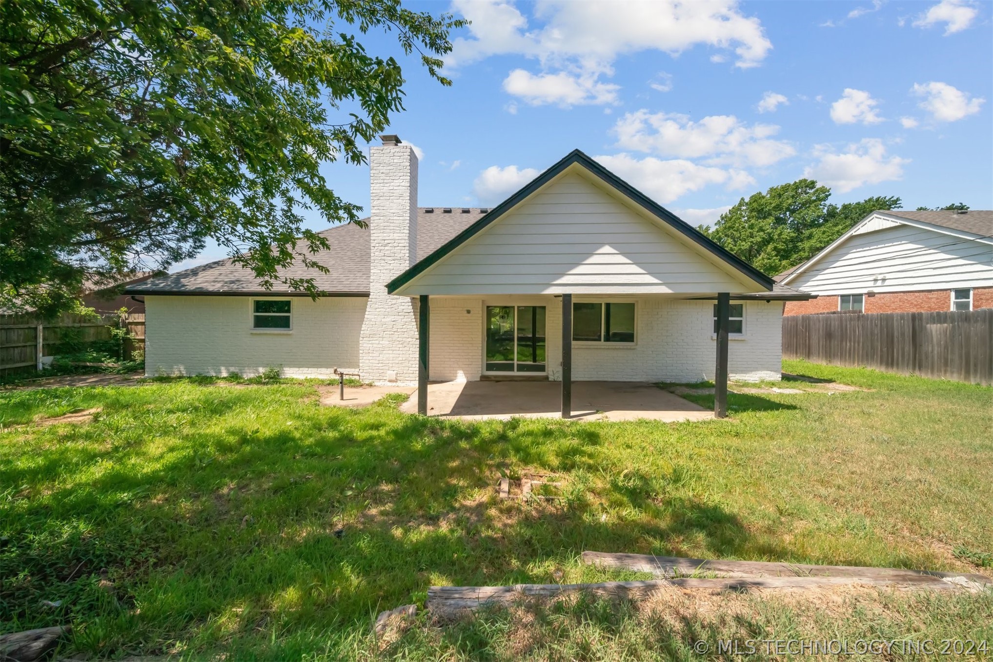 6005 S 76th Avenue E