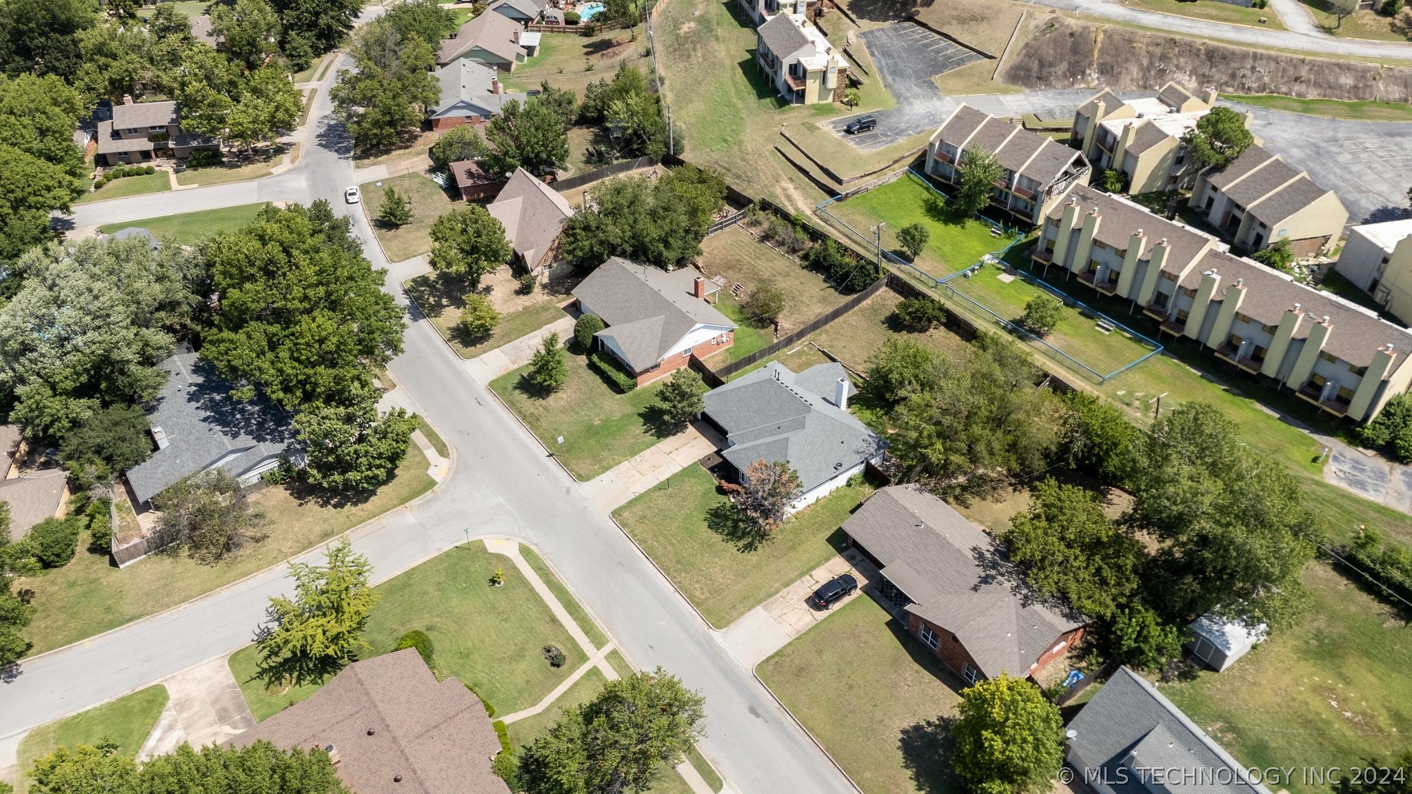 6005 S 76th Avenue E